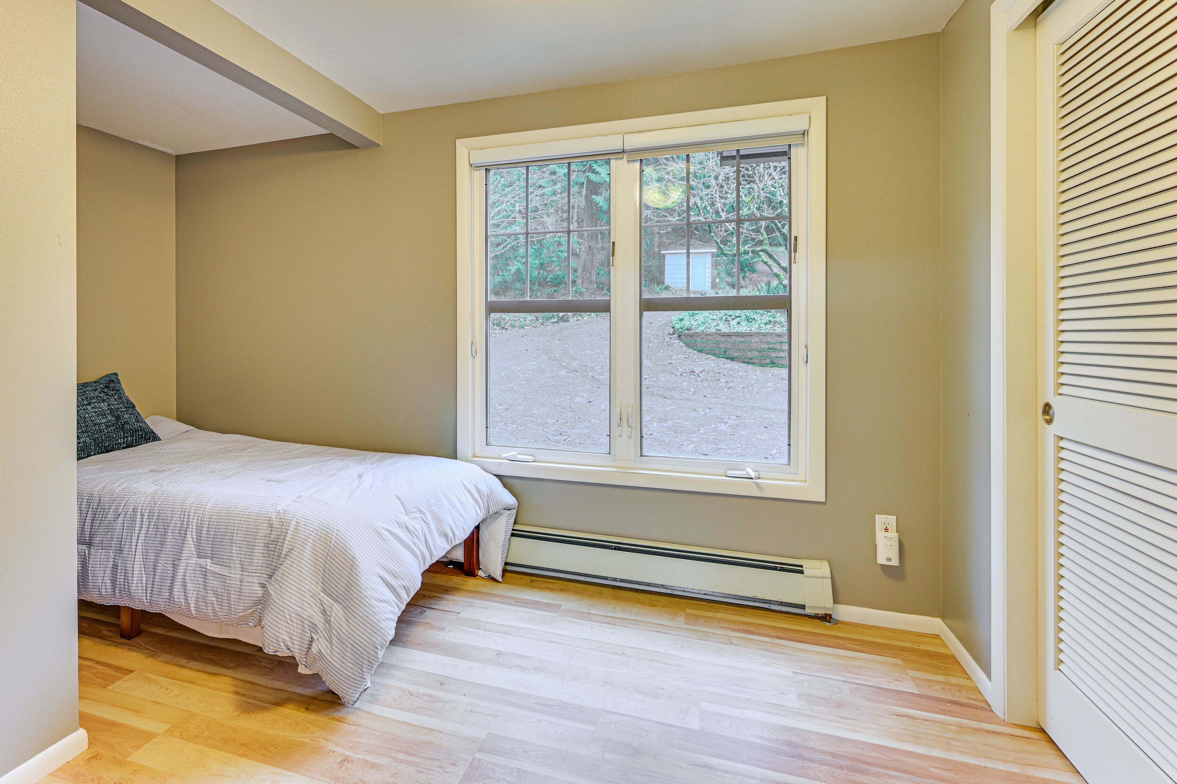 Bedroom 2 | Twin Bed | 1st Floor