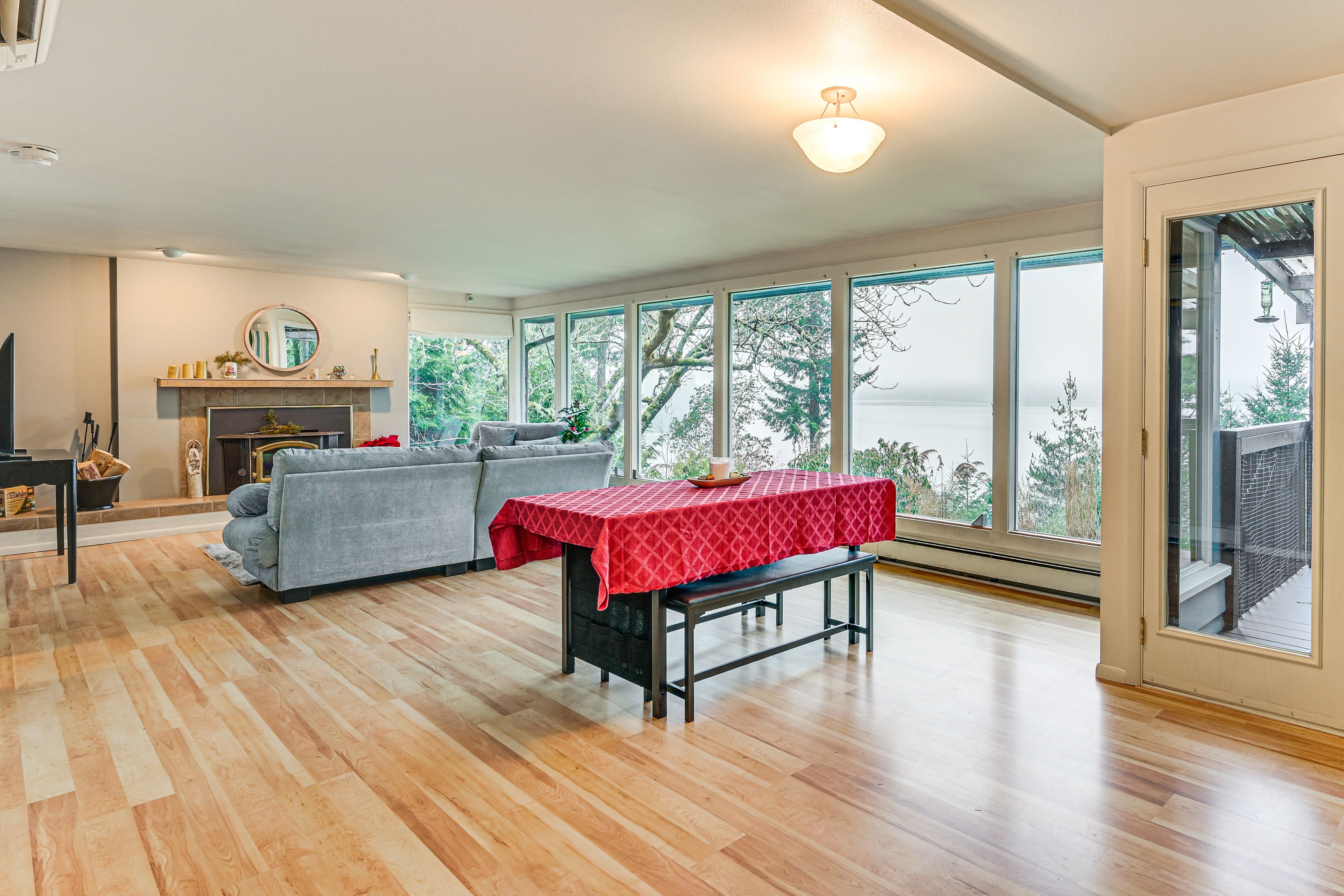 Dining Area | Dishware & Flatware Provided | 1st Floor