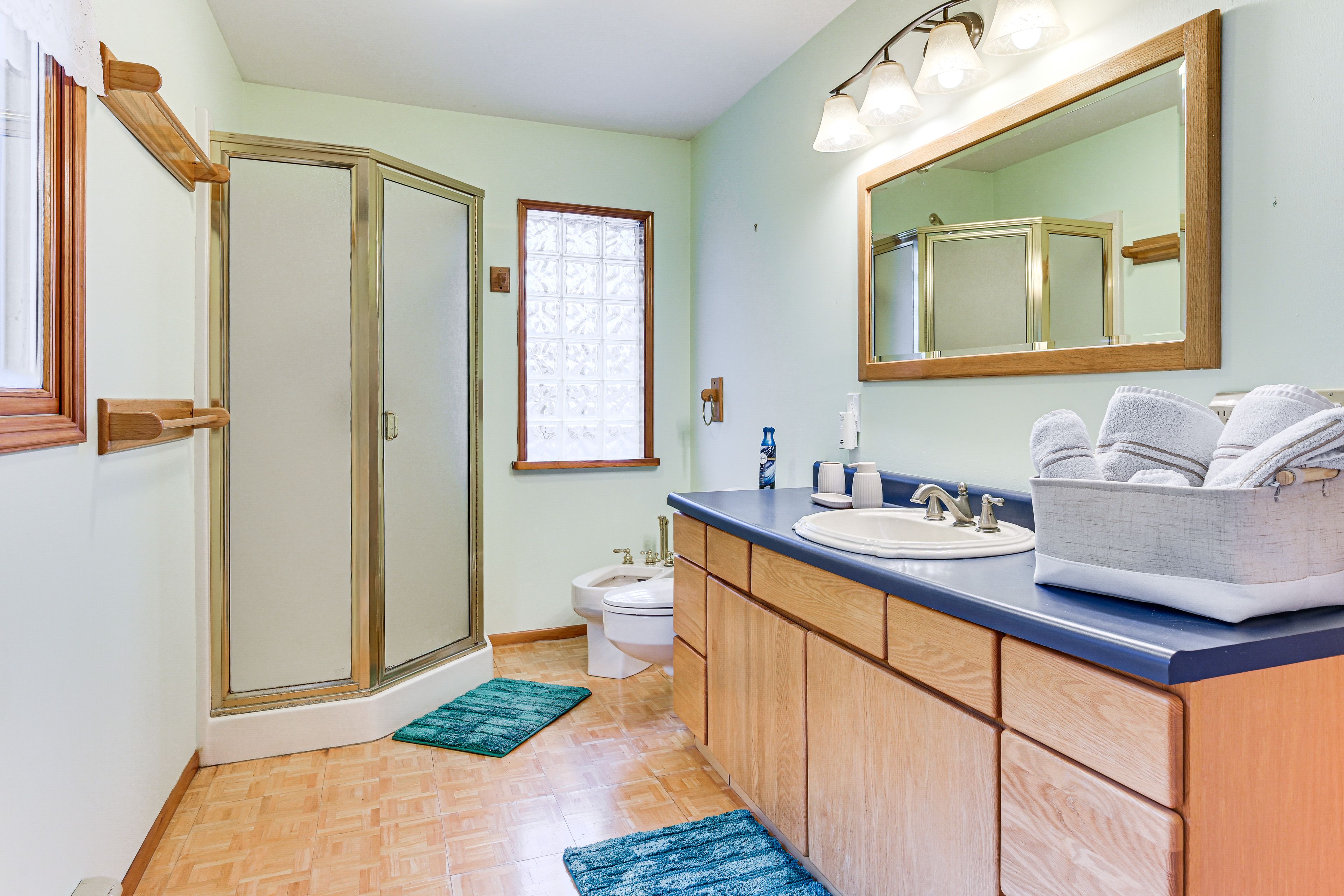 Full Bath | 2nd Floor