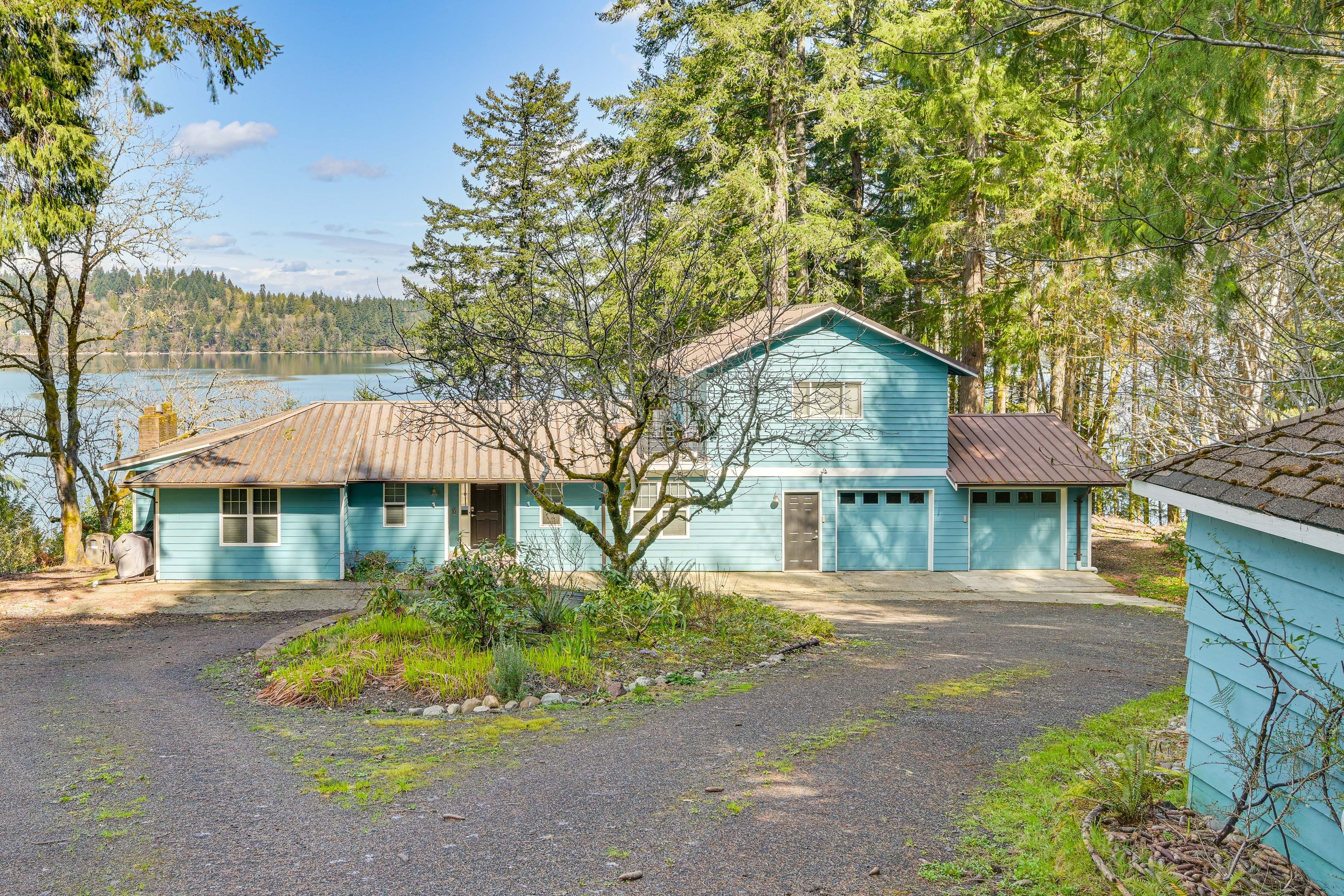Driveway Parking | 2 Vehicles