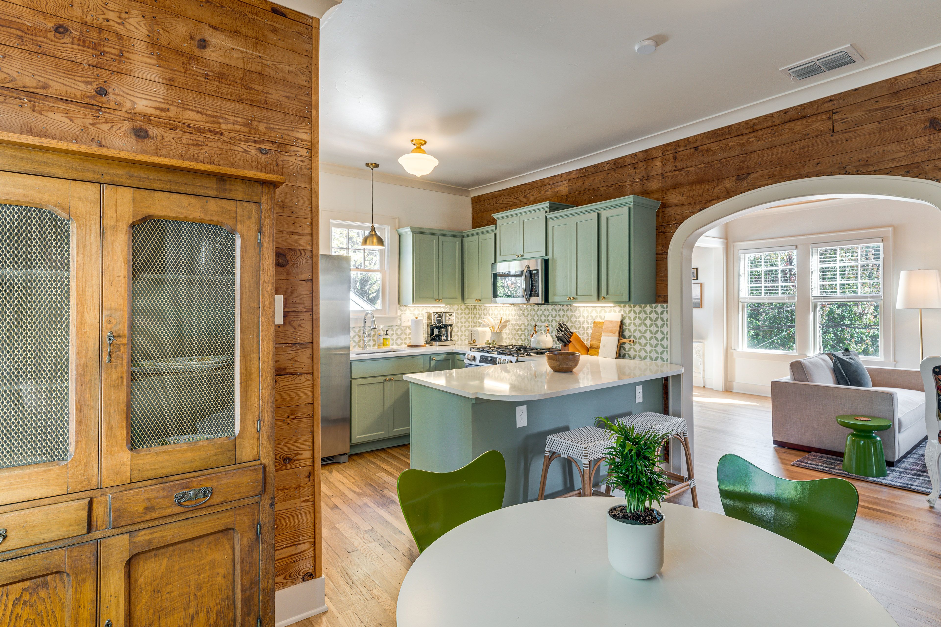 Dining Area | Dishware/Flatware