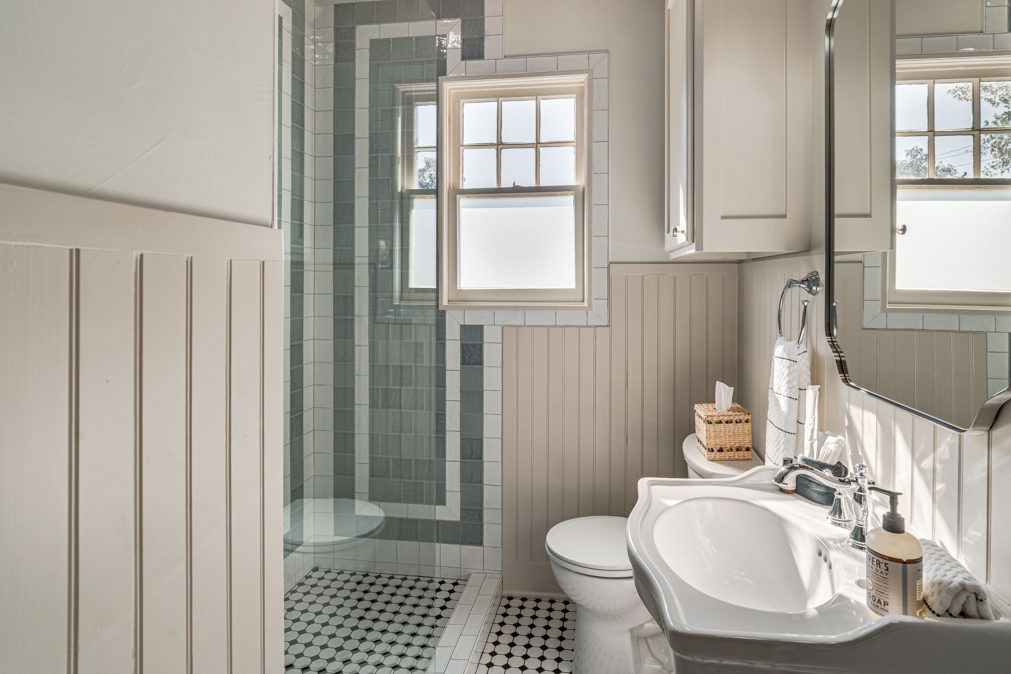 Full Bathroom | Towels Provided | Complimentary Toiletries