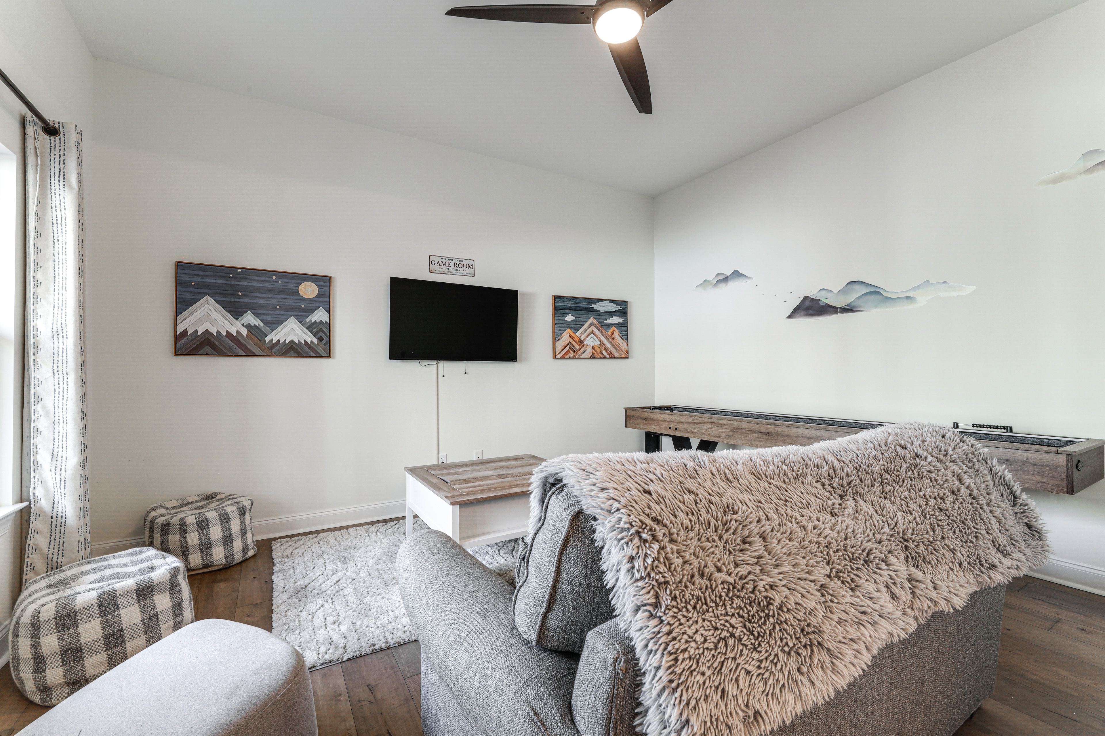 Lounge Area | Main Level