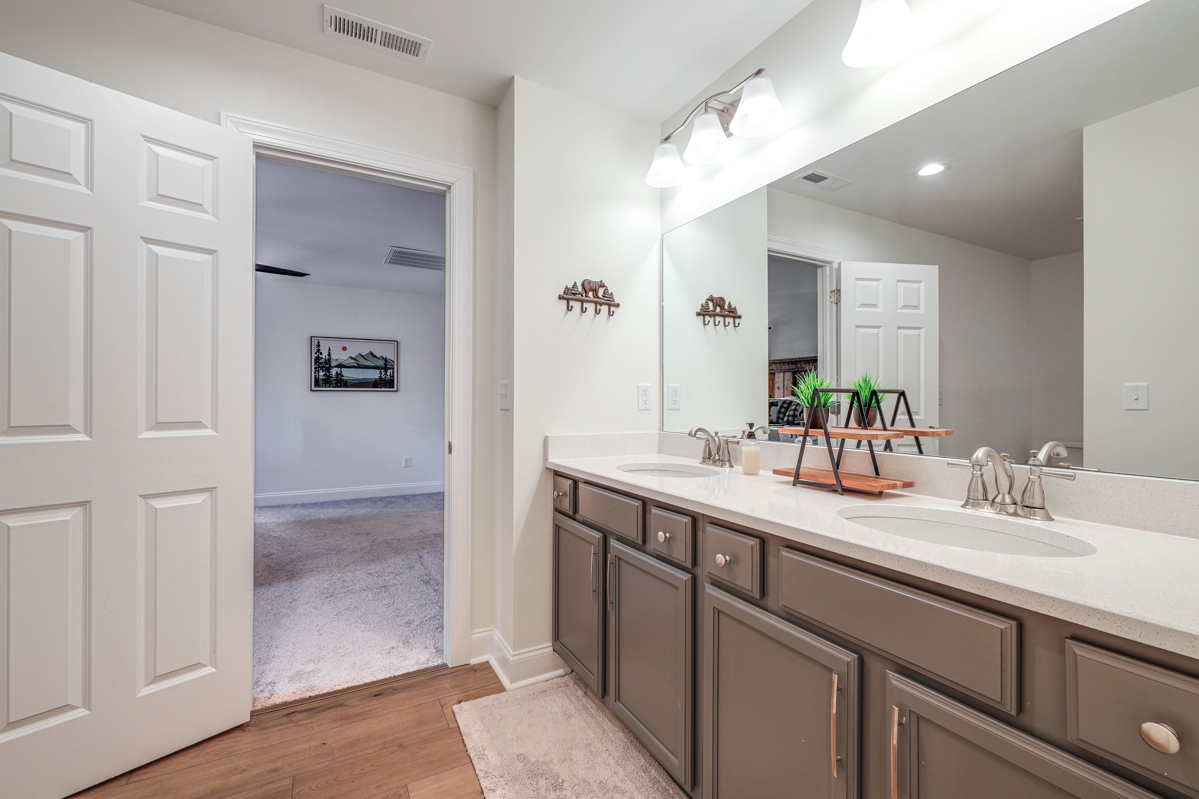 En-Suite Bathroom | Upper Level