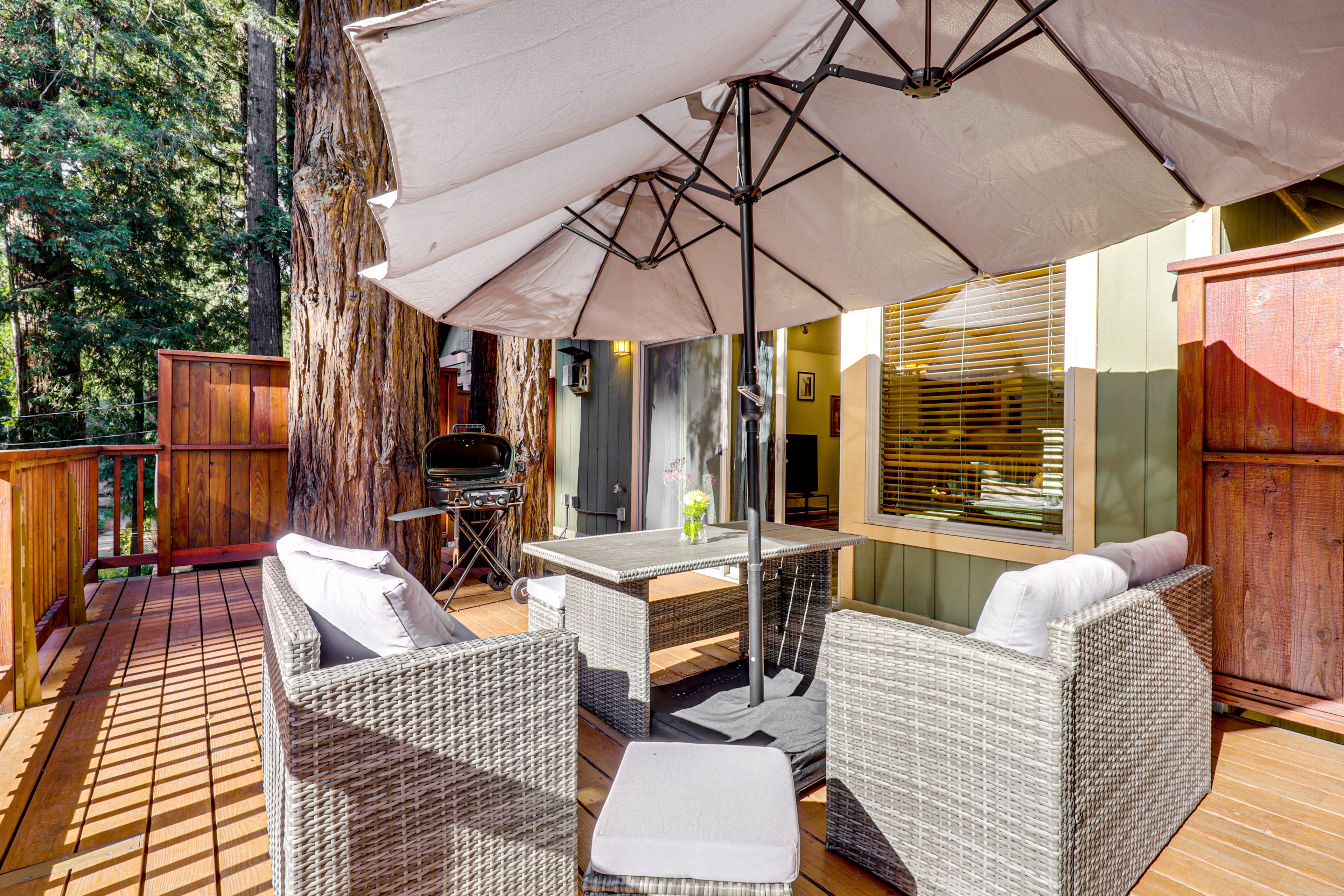 2nd-Floor Deck | Gas Grill