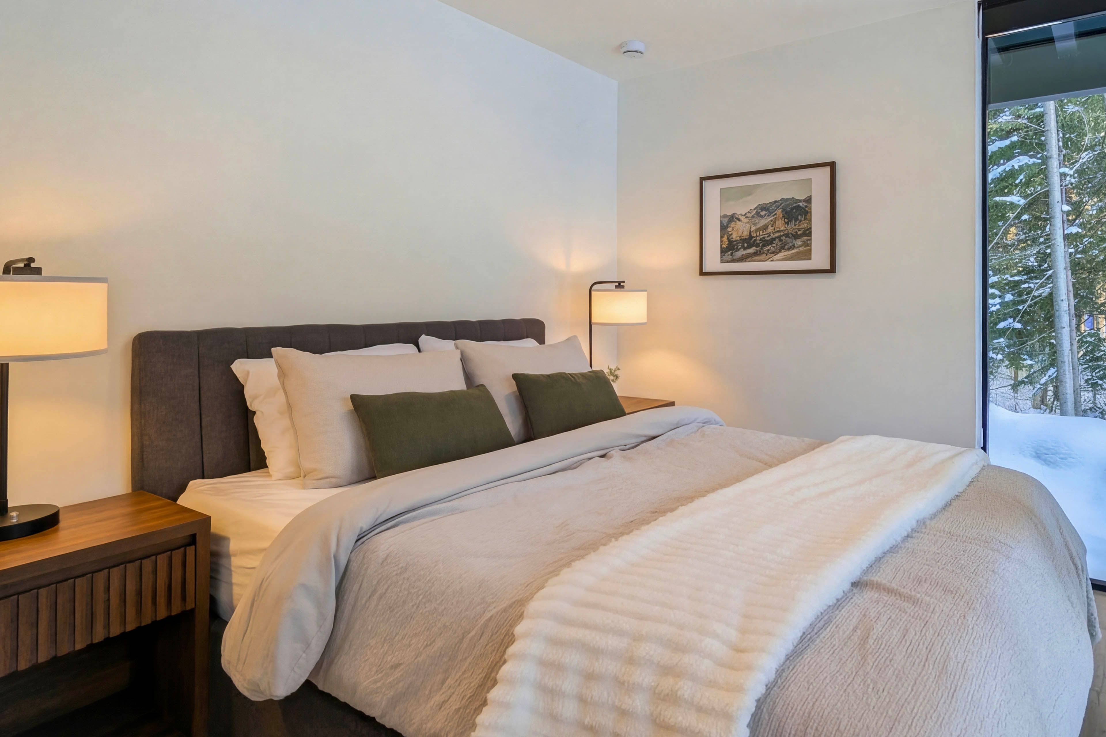 Bedroom 4 | Queen Bed | 1st Floor