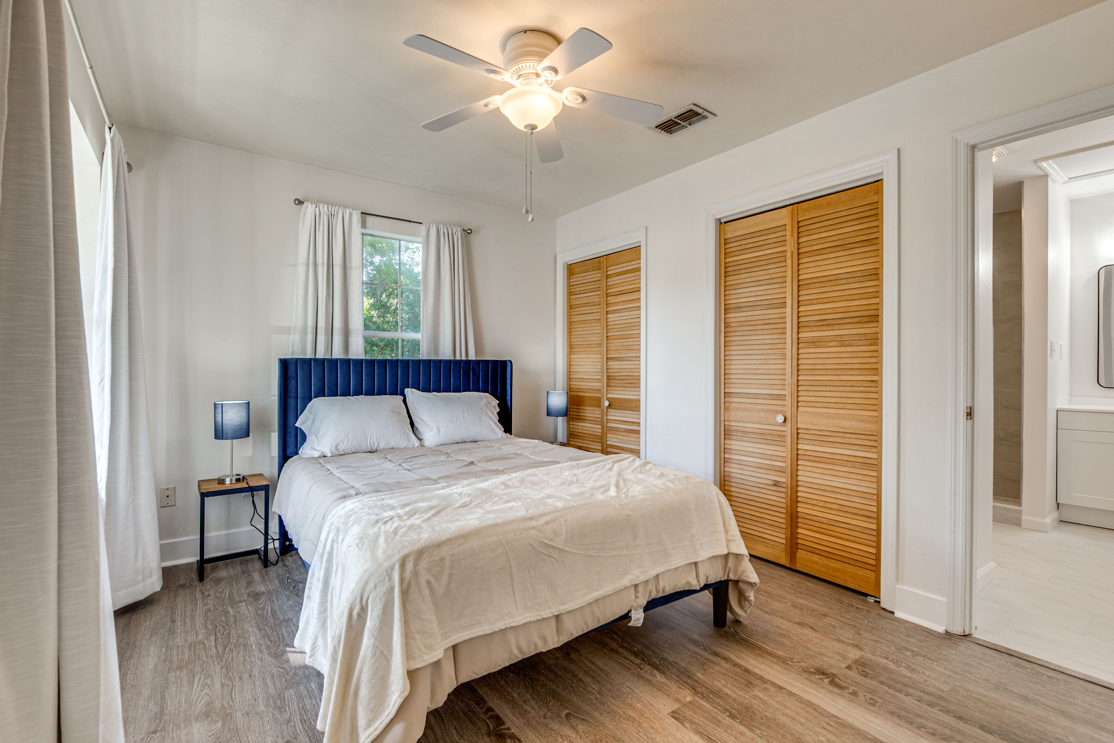 Bedroom 2 | Queen Bed