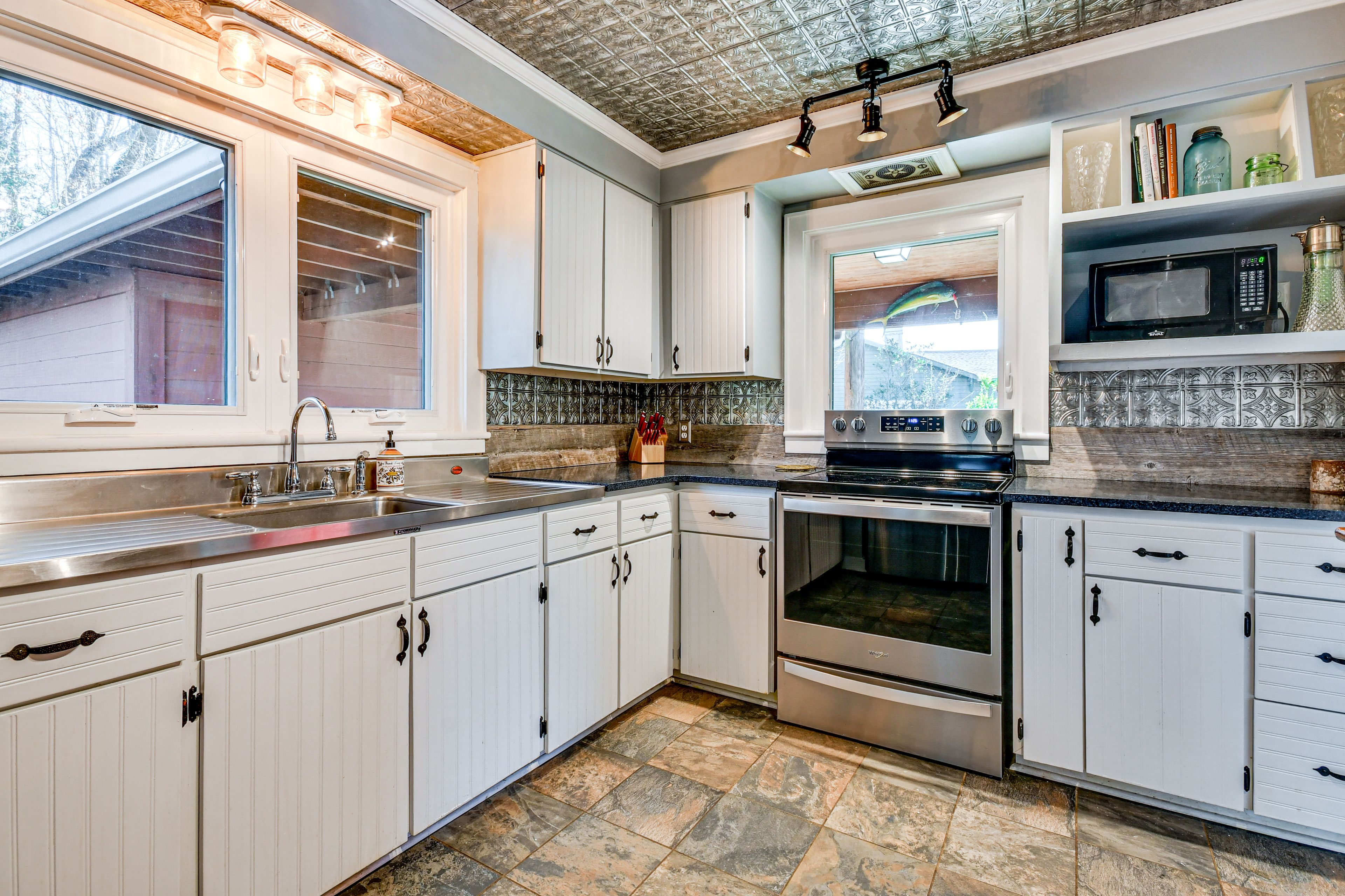 Kitchen | Cooking Basics | Main Level