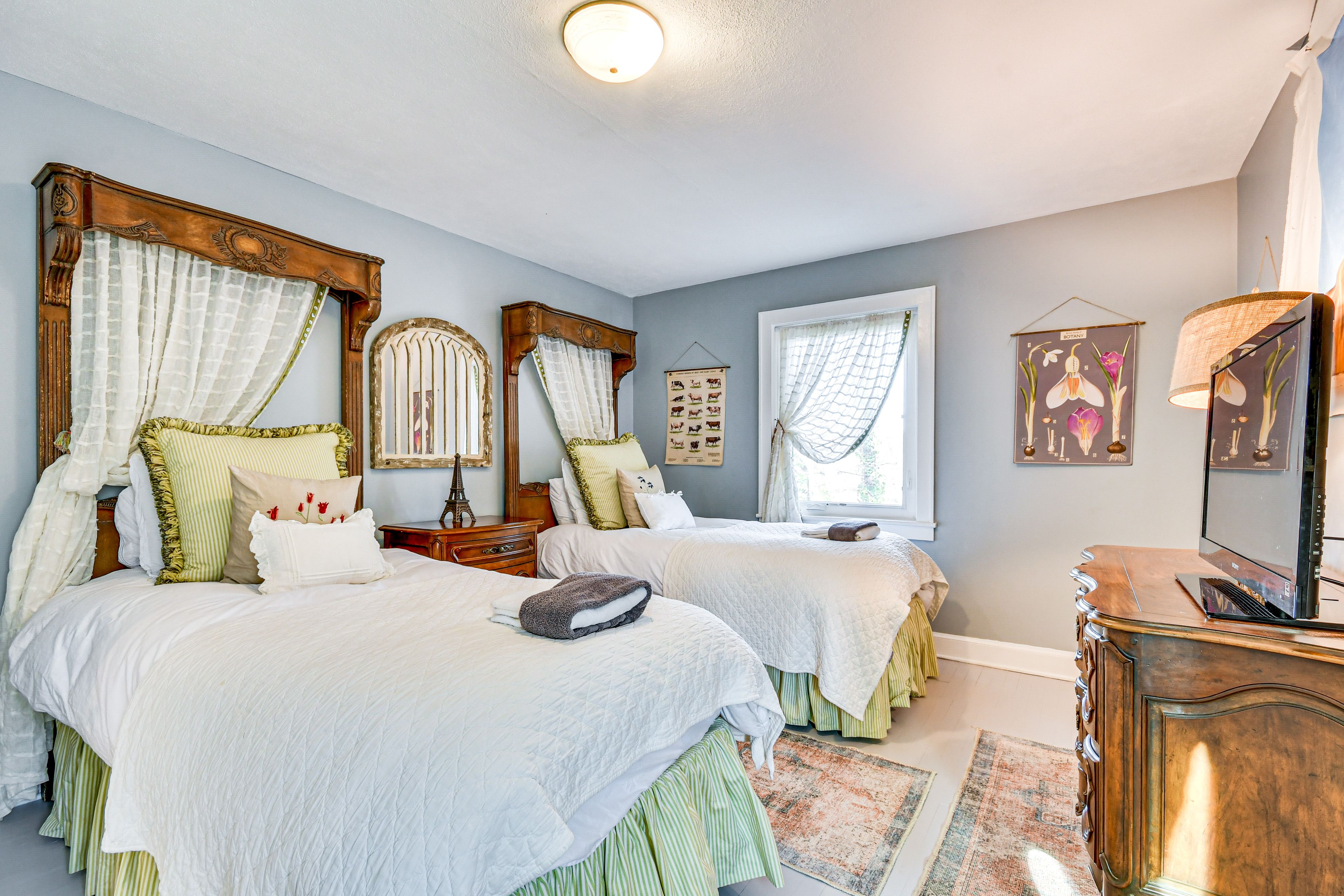 Bedroom 2 | 2 Full Beds | Main Level