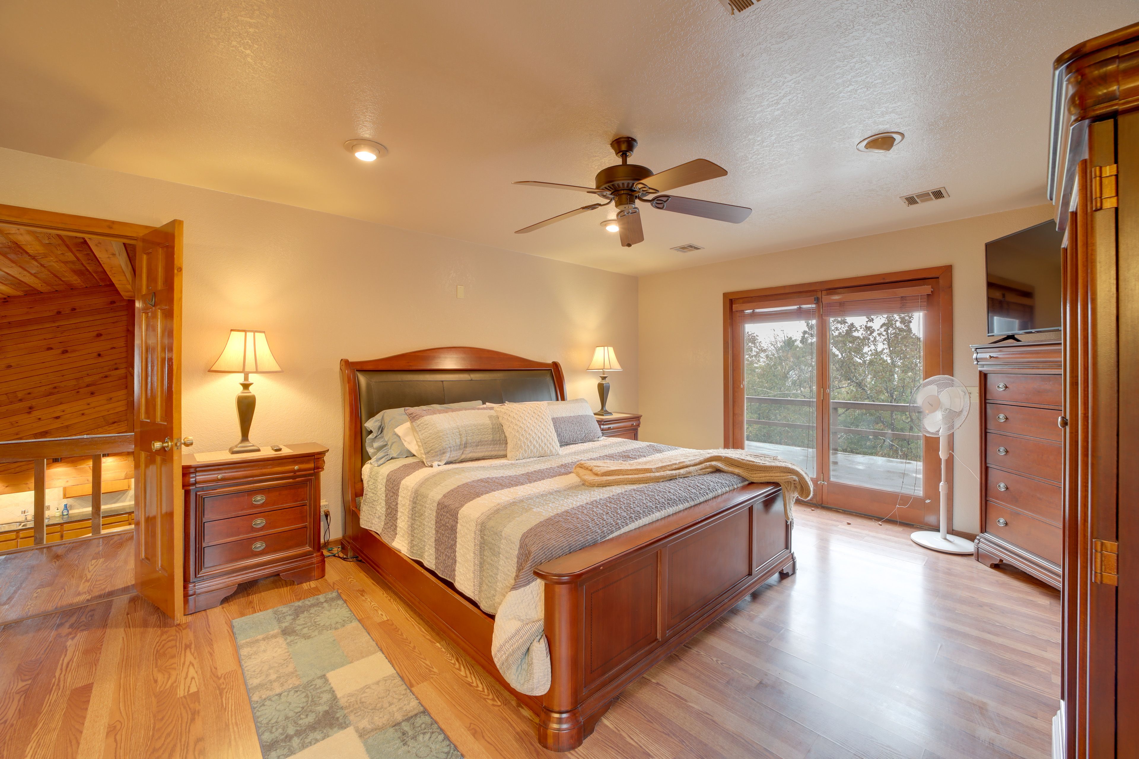 Bedroom 1 | King Bed | Linens | 2nd Floor