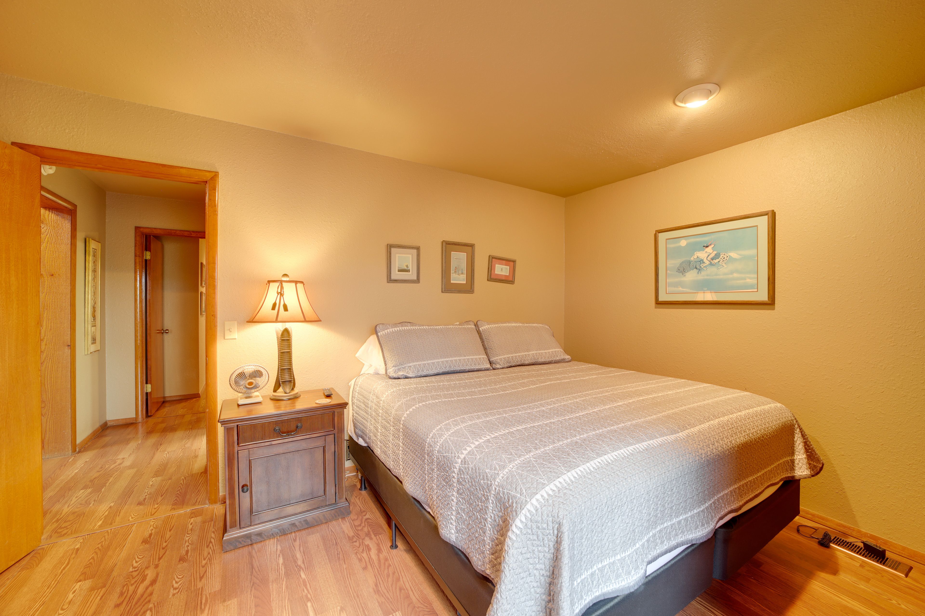 Bedroom 2 | King Bed | 1st Floor