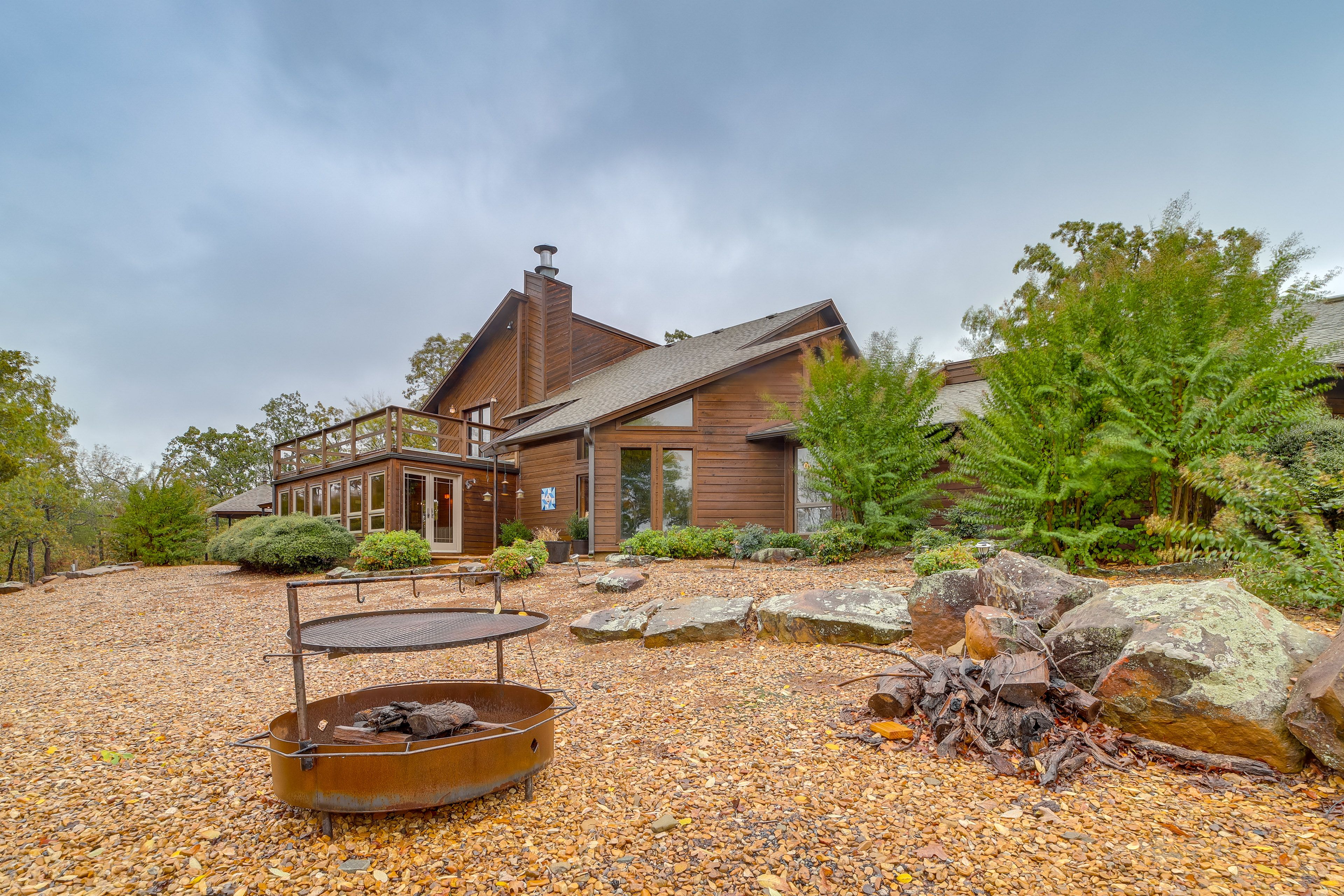 Cabin Exterior | Backyard | Fire Pit