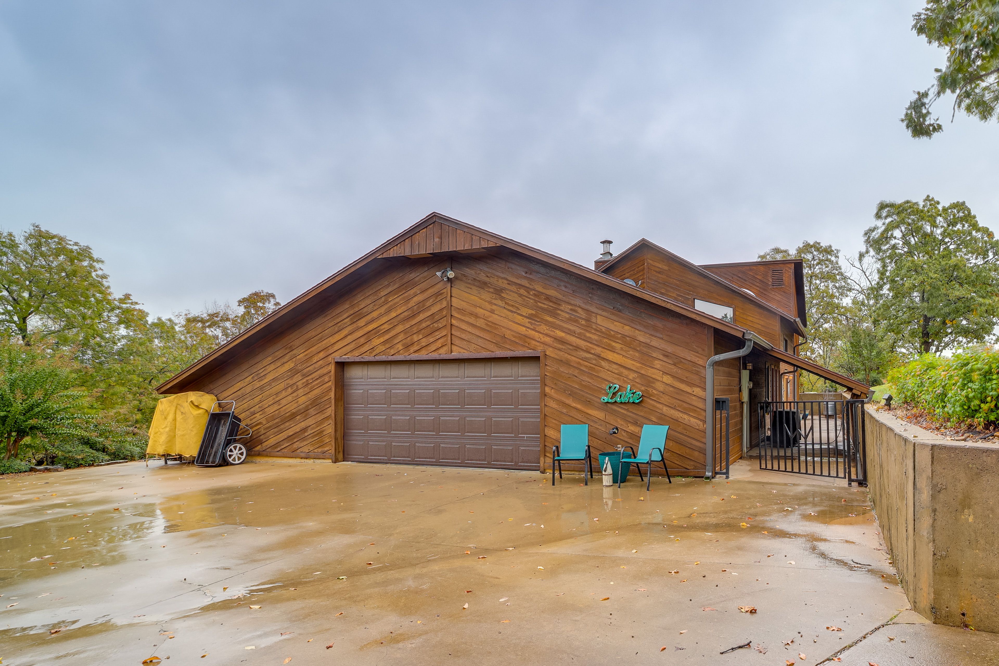 Parking | Garage (2 Vehicles) | Driveway (3 Vehicles)