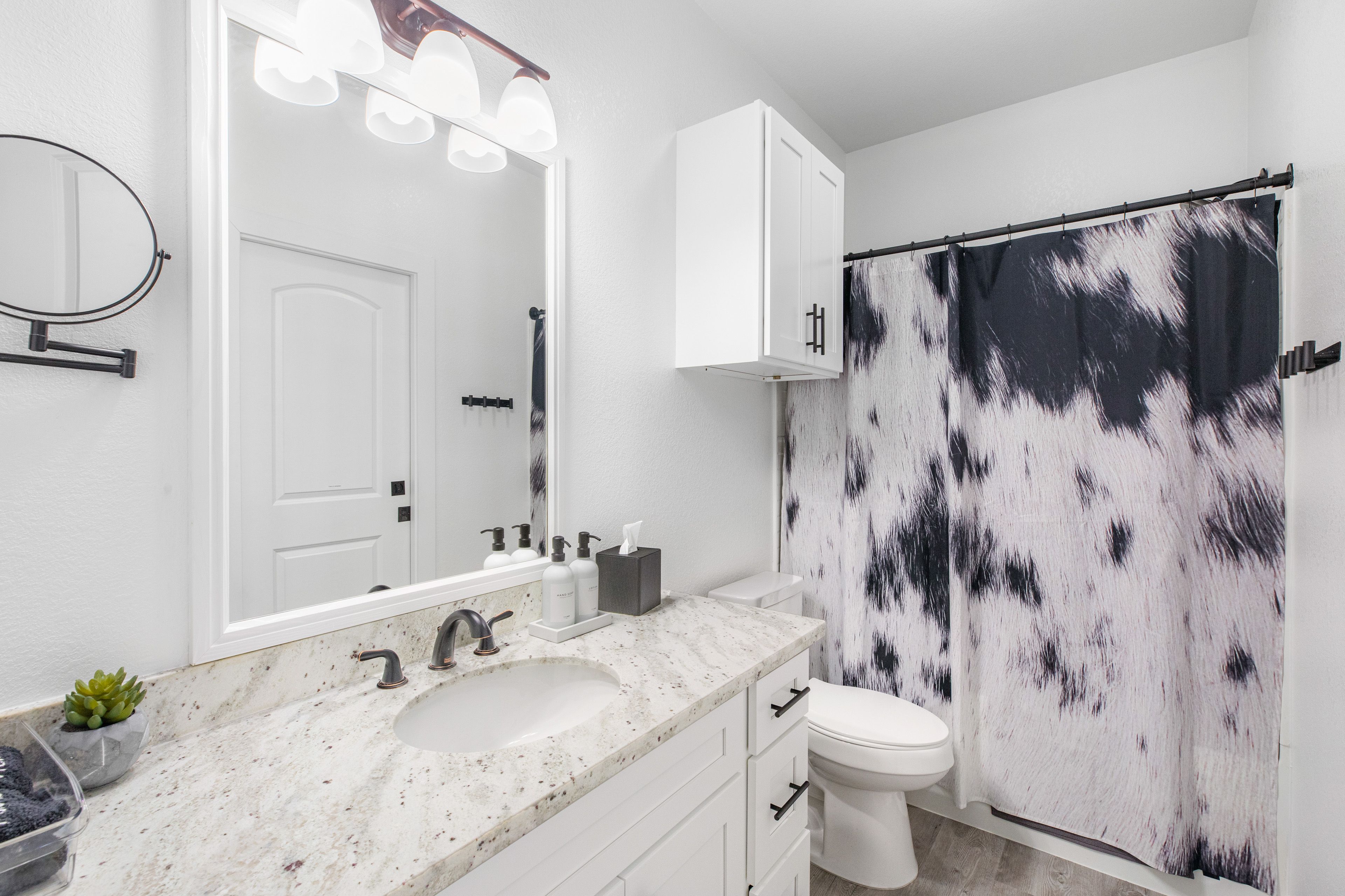 Bathroom | 2nd Floor