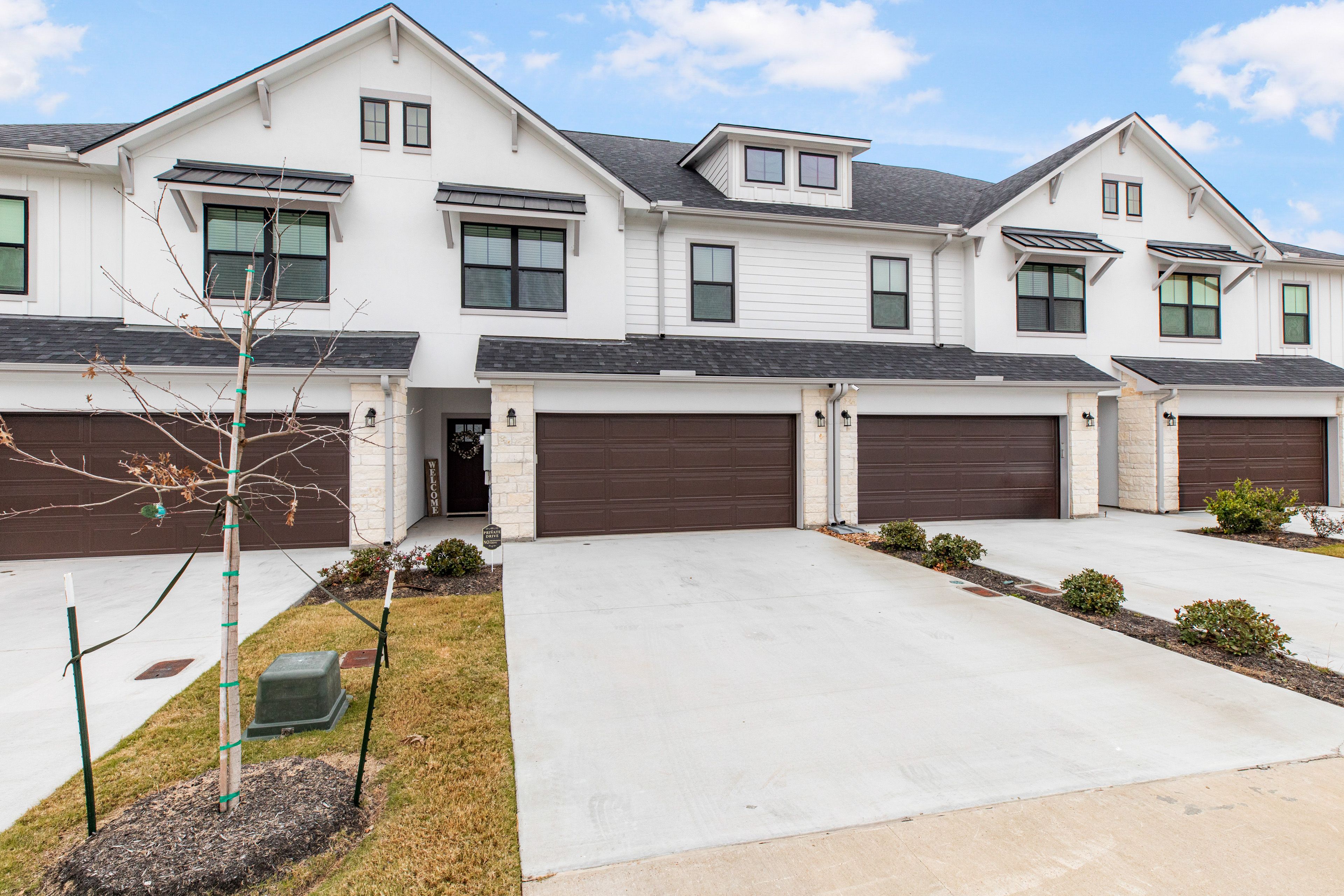 Exterior | Driveway (2 Vehicles)