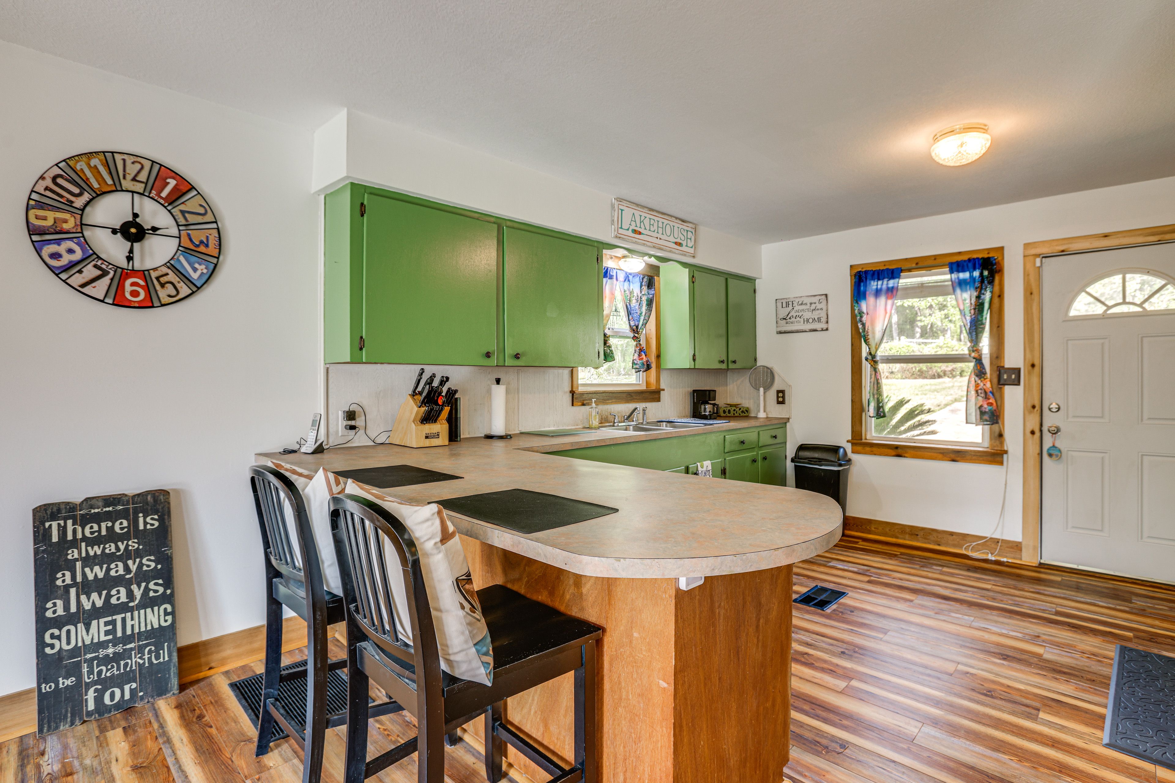 Kitchen | Breakfast Bar | Coffee Maker | Cooking Basics