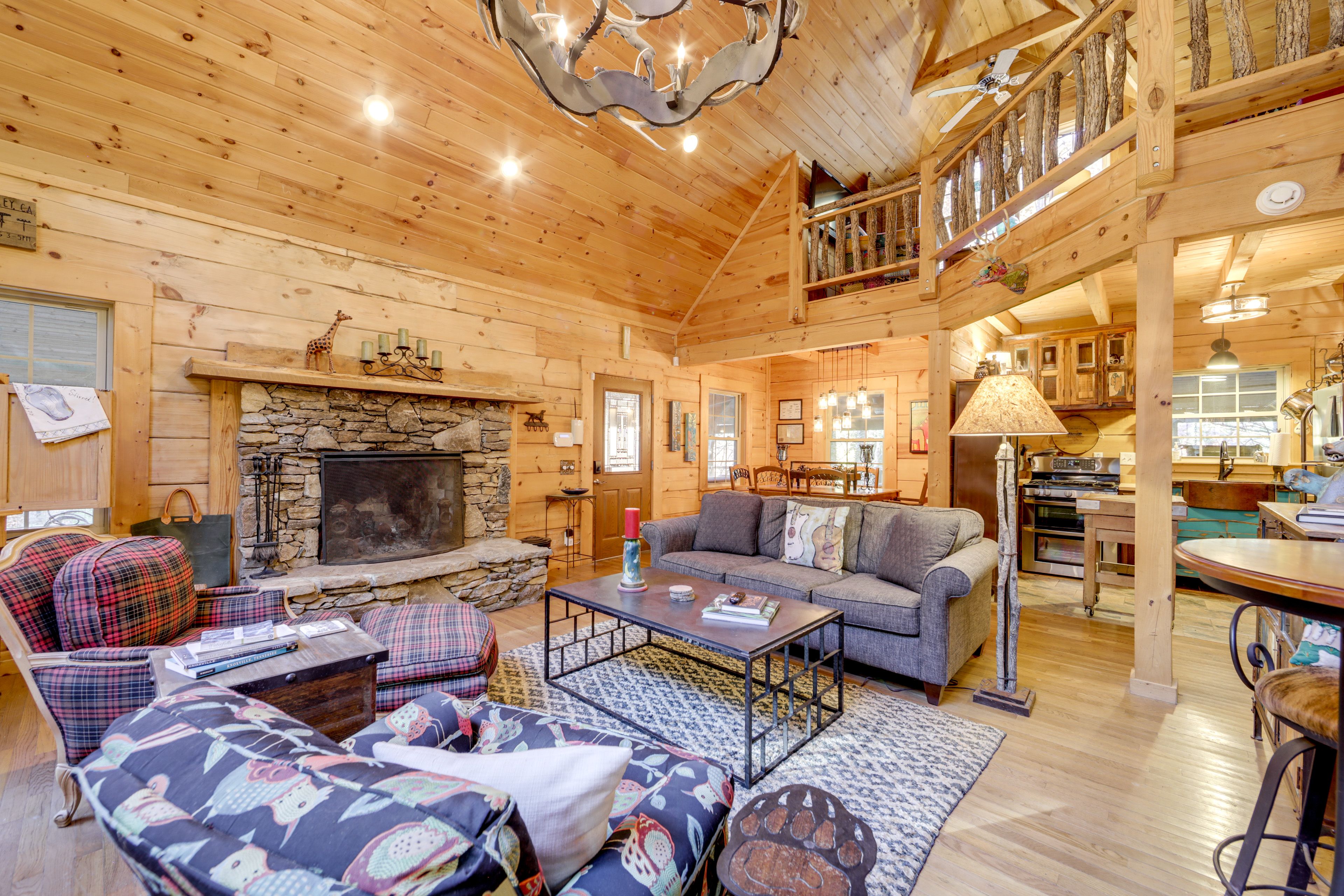 Living Room | Free WiFi | Central A/C & Heat | Books | 1st Floor