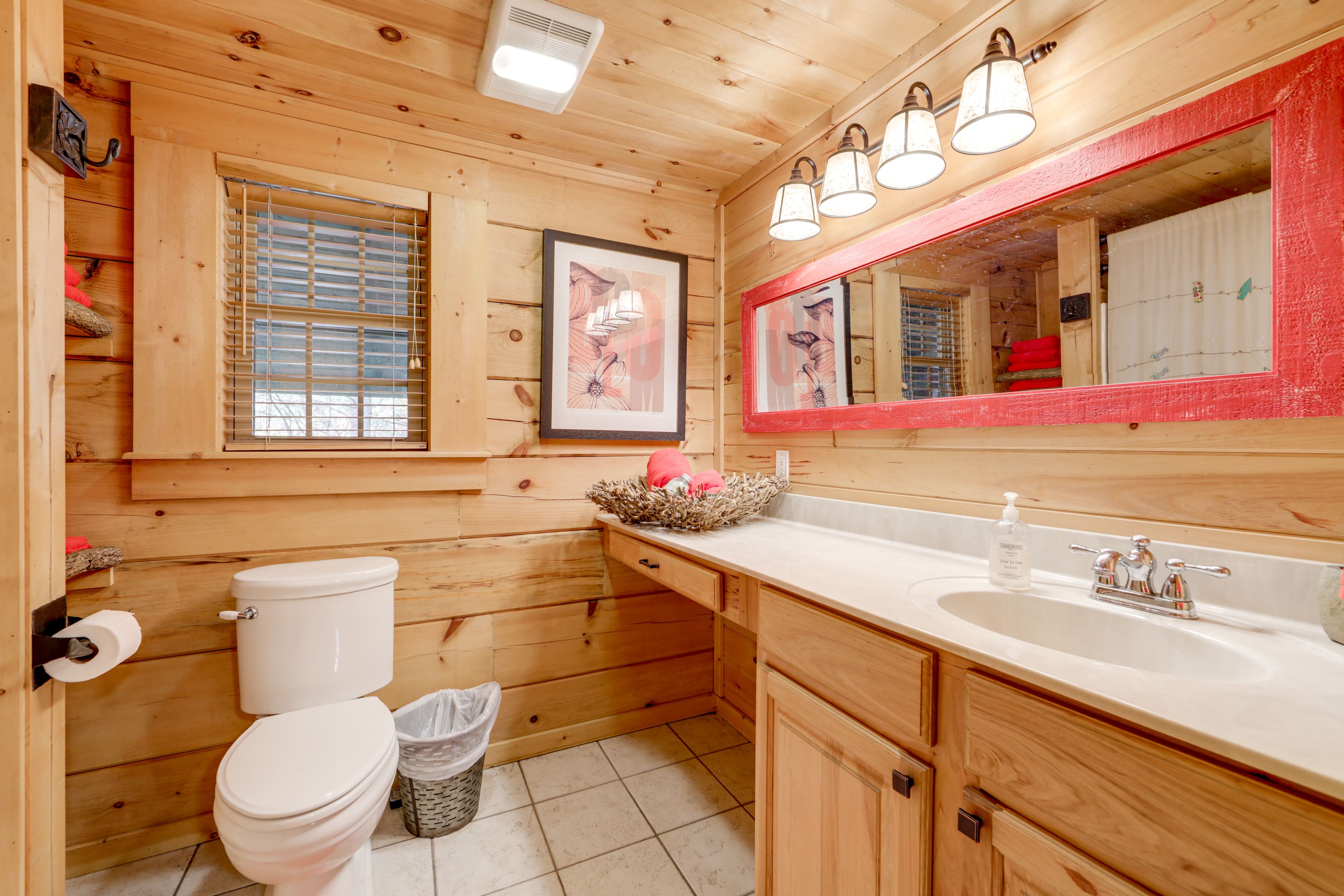 En-Suite Bathroom | 1st Floor