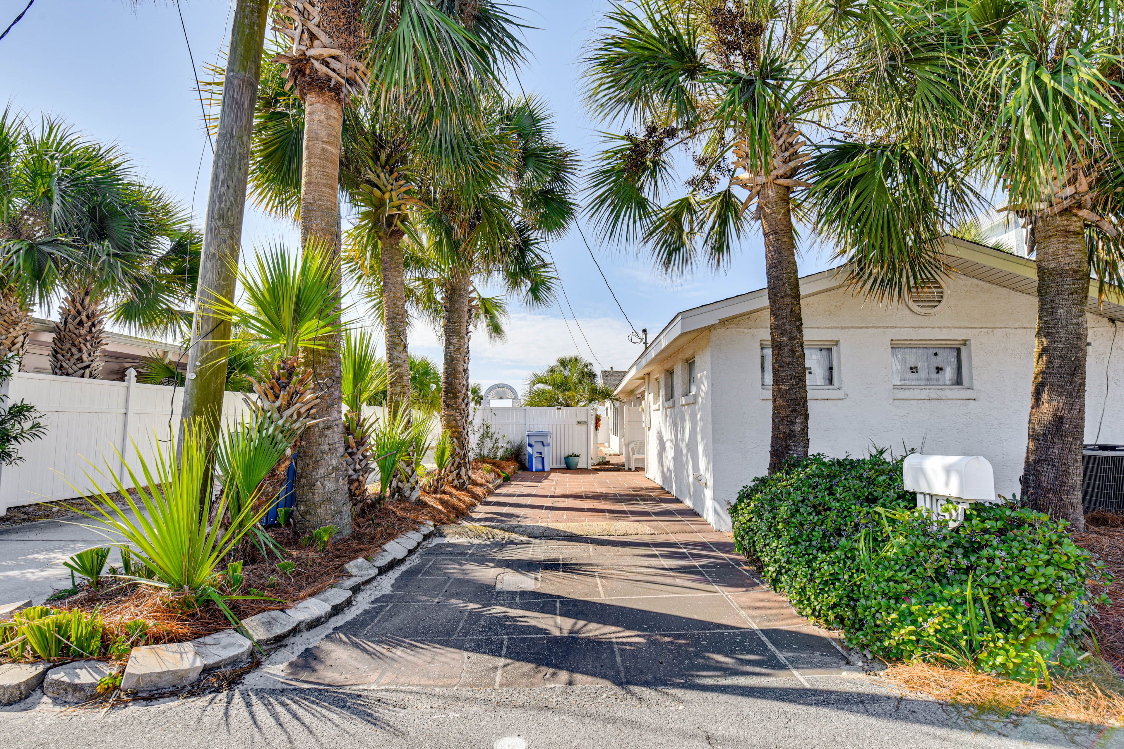 Exterior | Parking | Driveway (3 Vehicles)