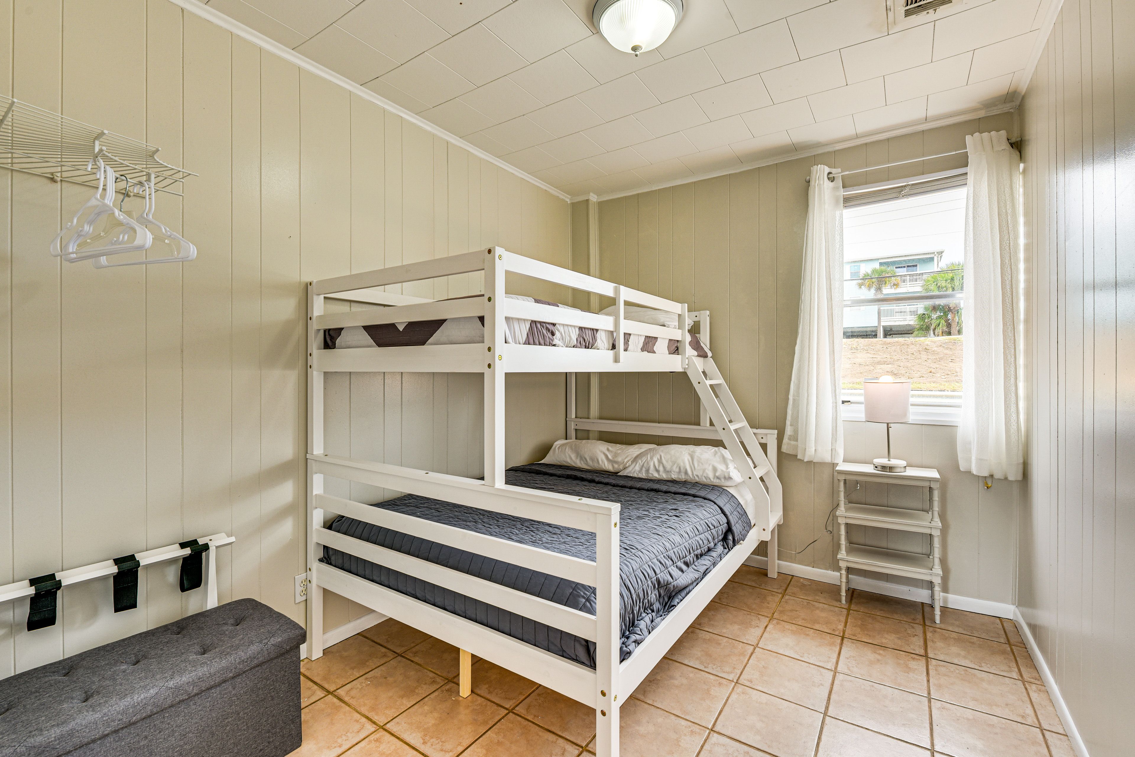 Bedroom 2 | Twin/Full Bunk Bed