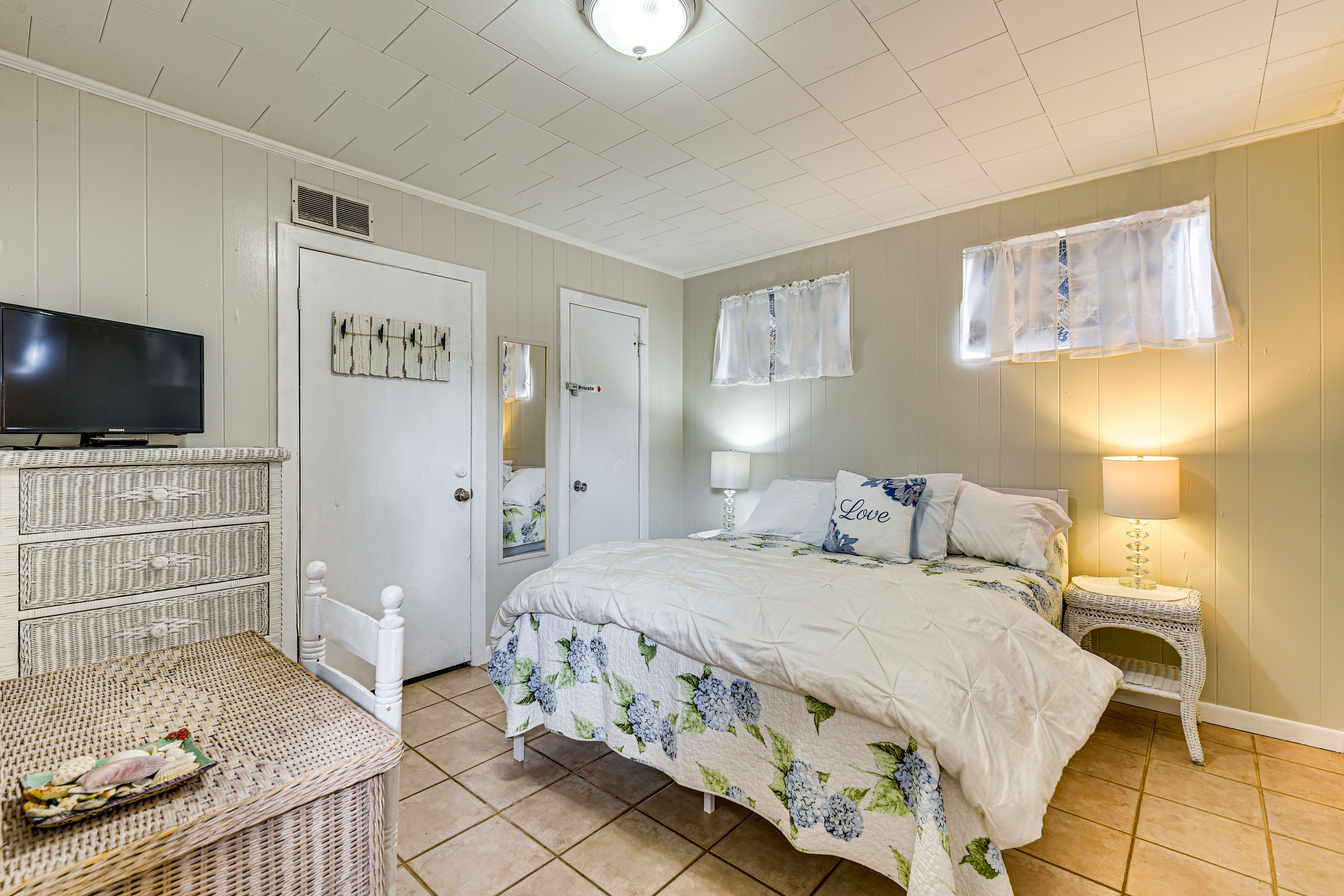 Bedroom 1 | Queen Bed | Linens Provided