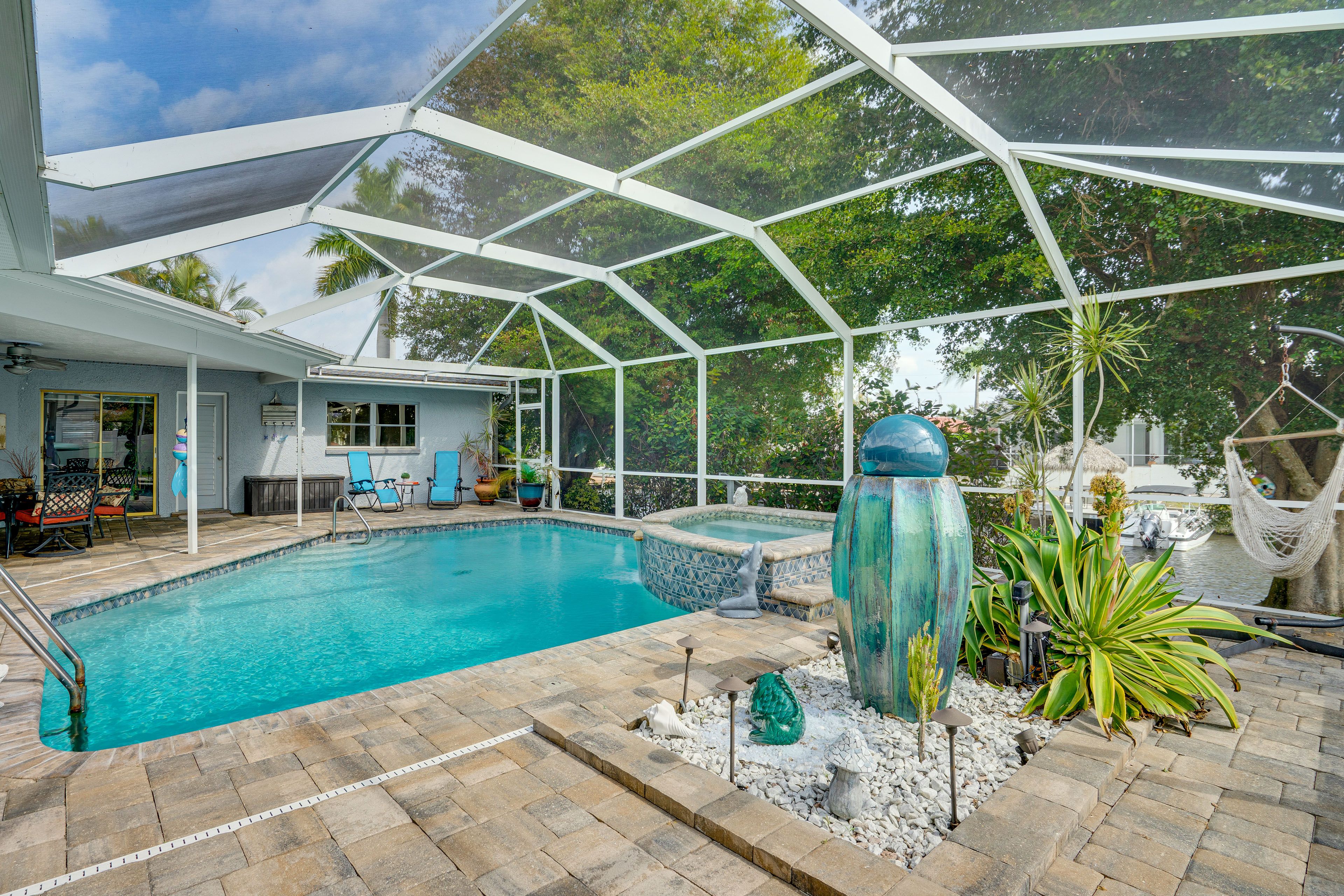 Private Pool & Hot Tub