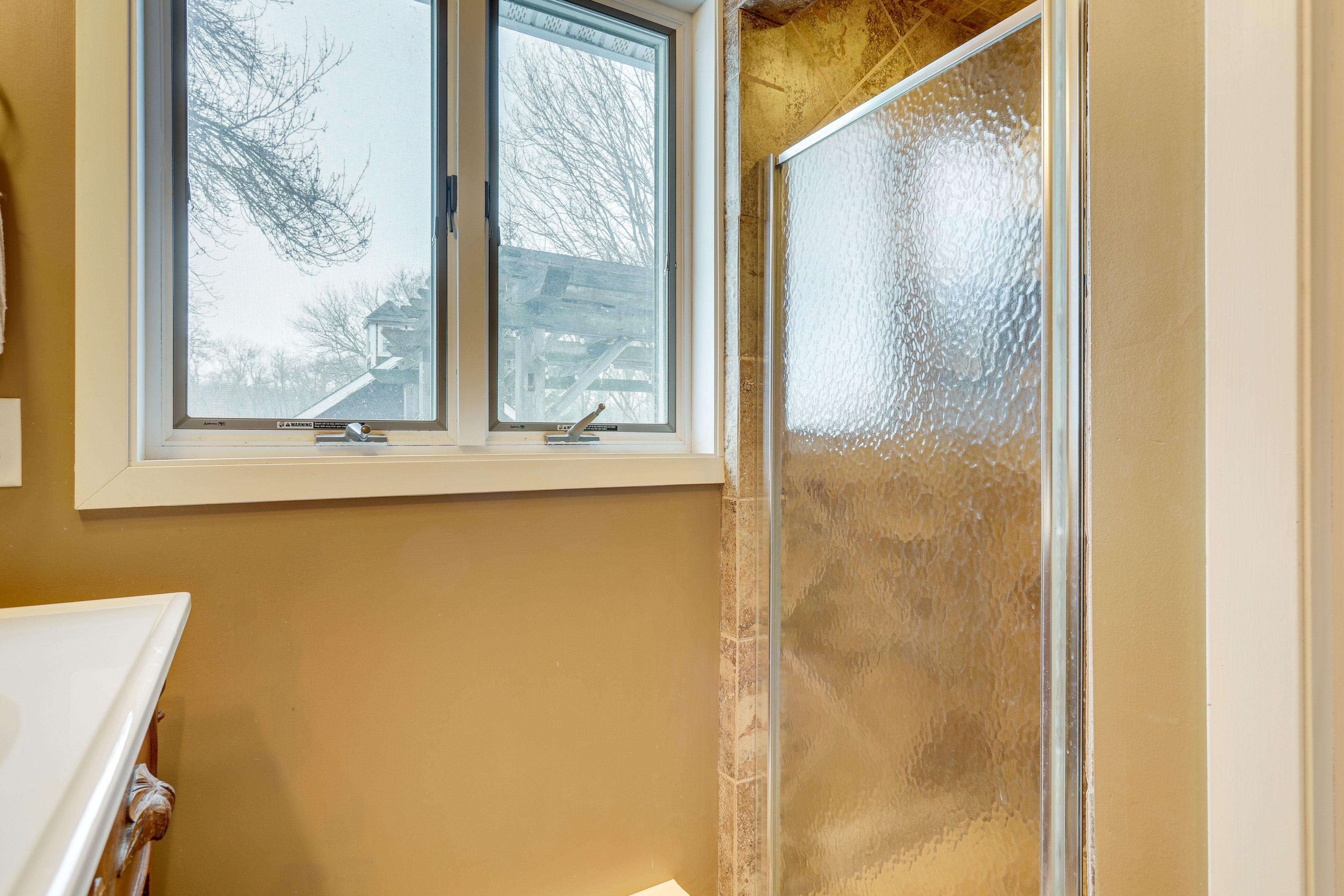 En-Suite Bathroom | 1st Floor