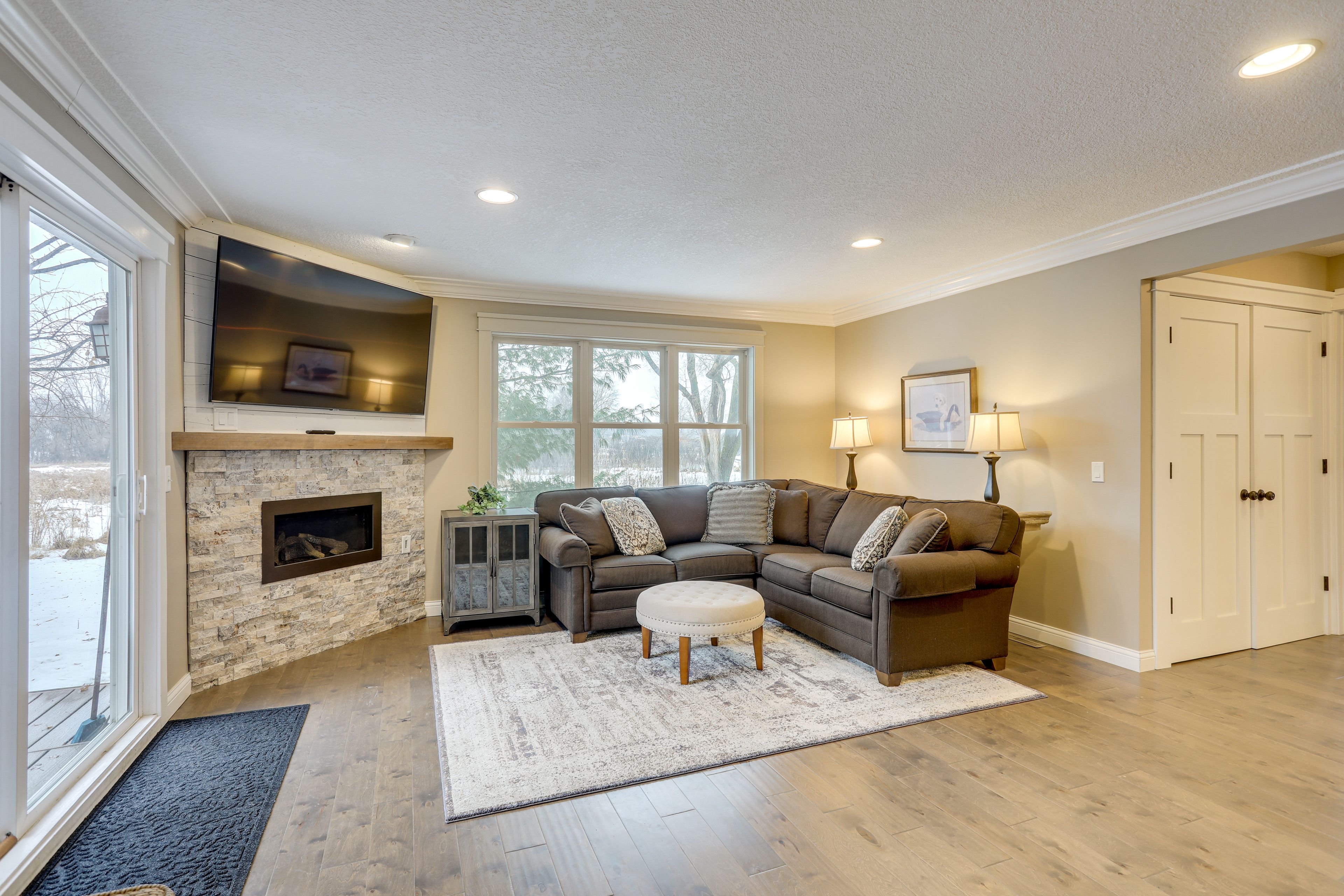 Living Room | 1st Floor | Smart TV | Gas Fireplace