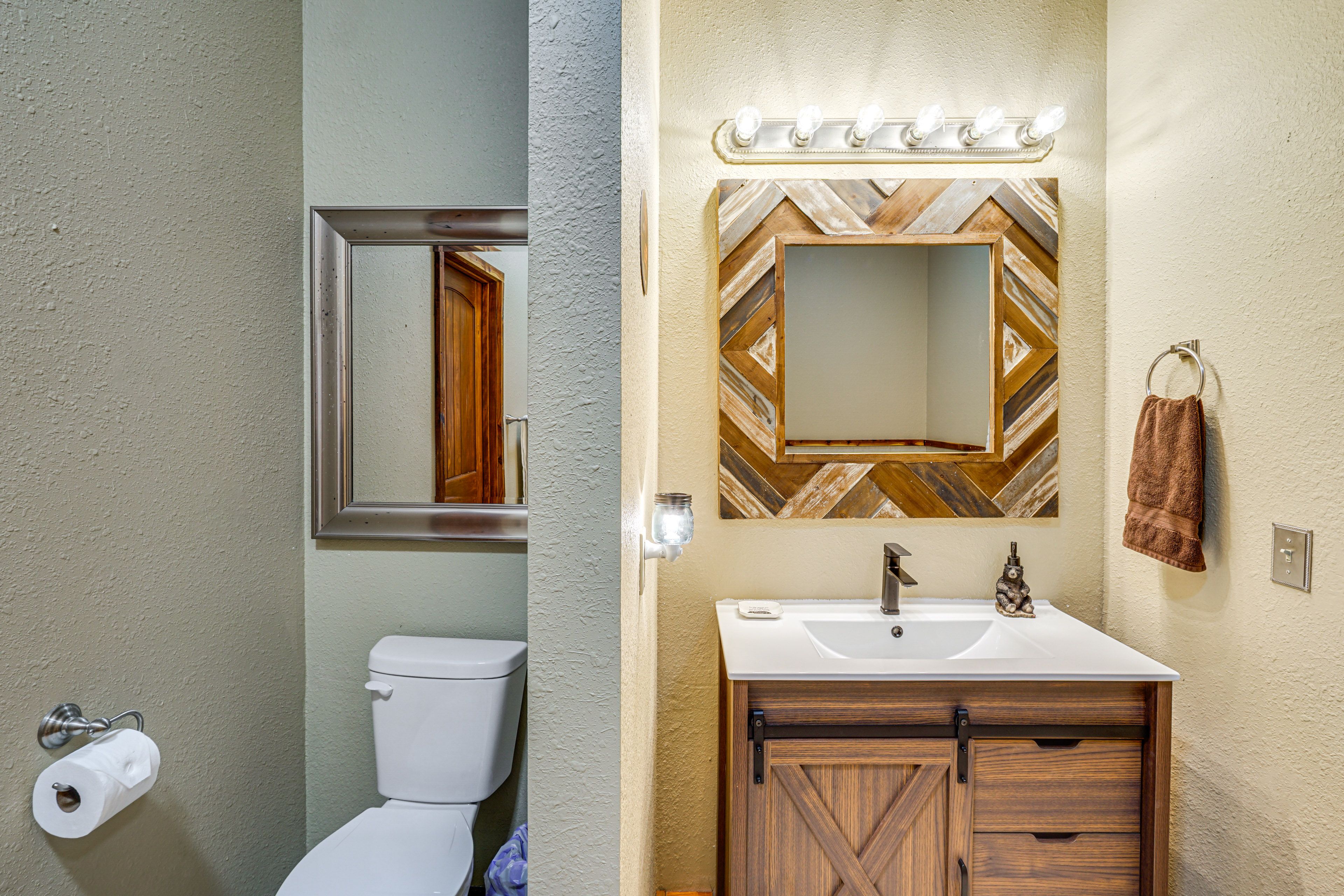 En-Suite Bathroom | Jetted Tub | Shower