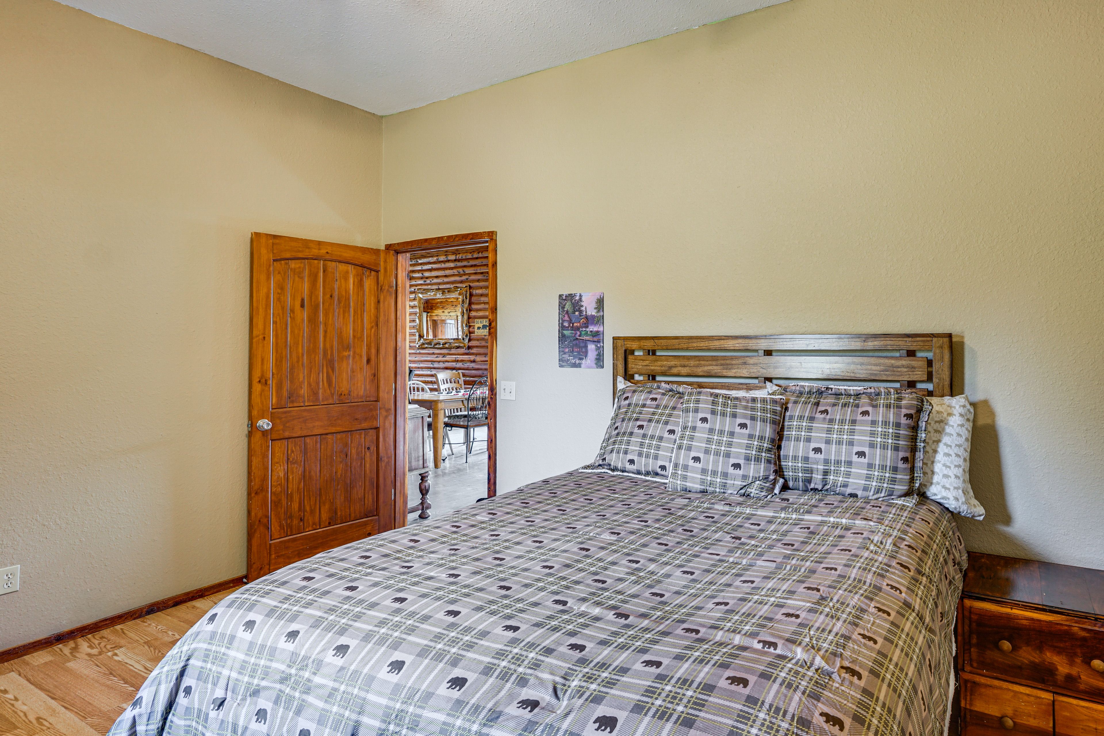 Bedroom 2 | Queen Bed | Twin Daybed w/ Twin Trundle | Smart TV