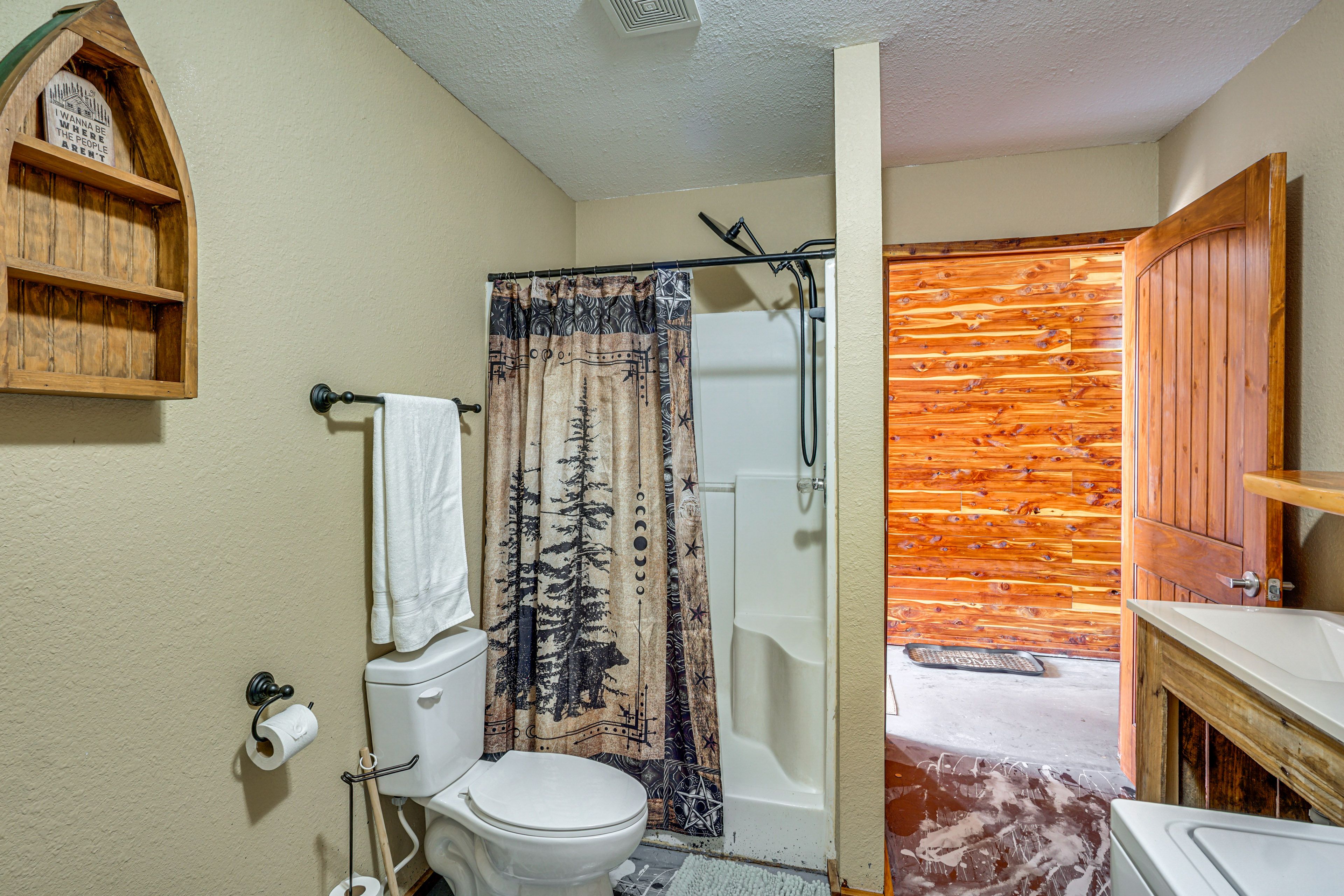 Bathroom | Towels Provided | Washer/Dryer