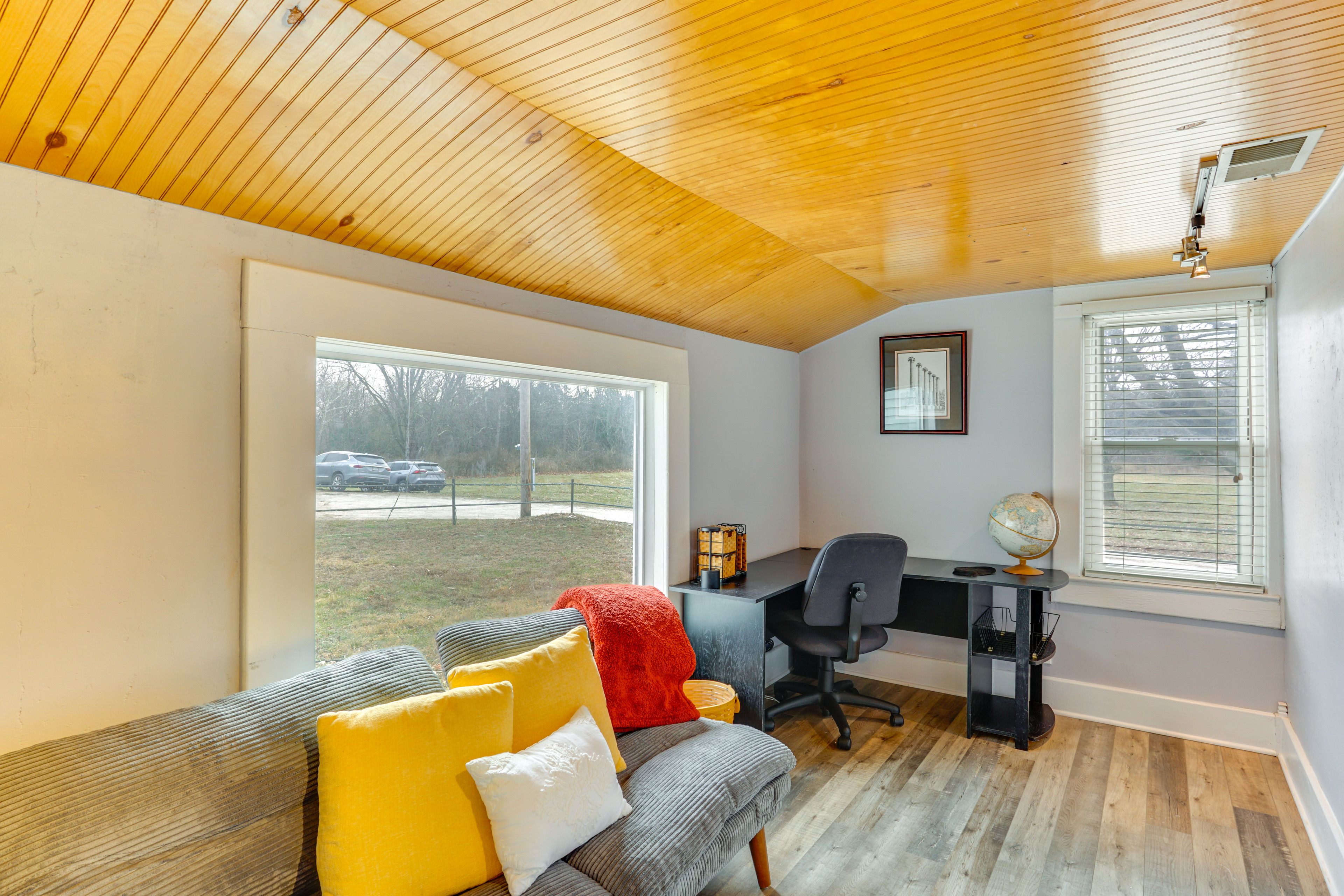 Office | Queen Futon