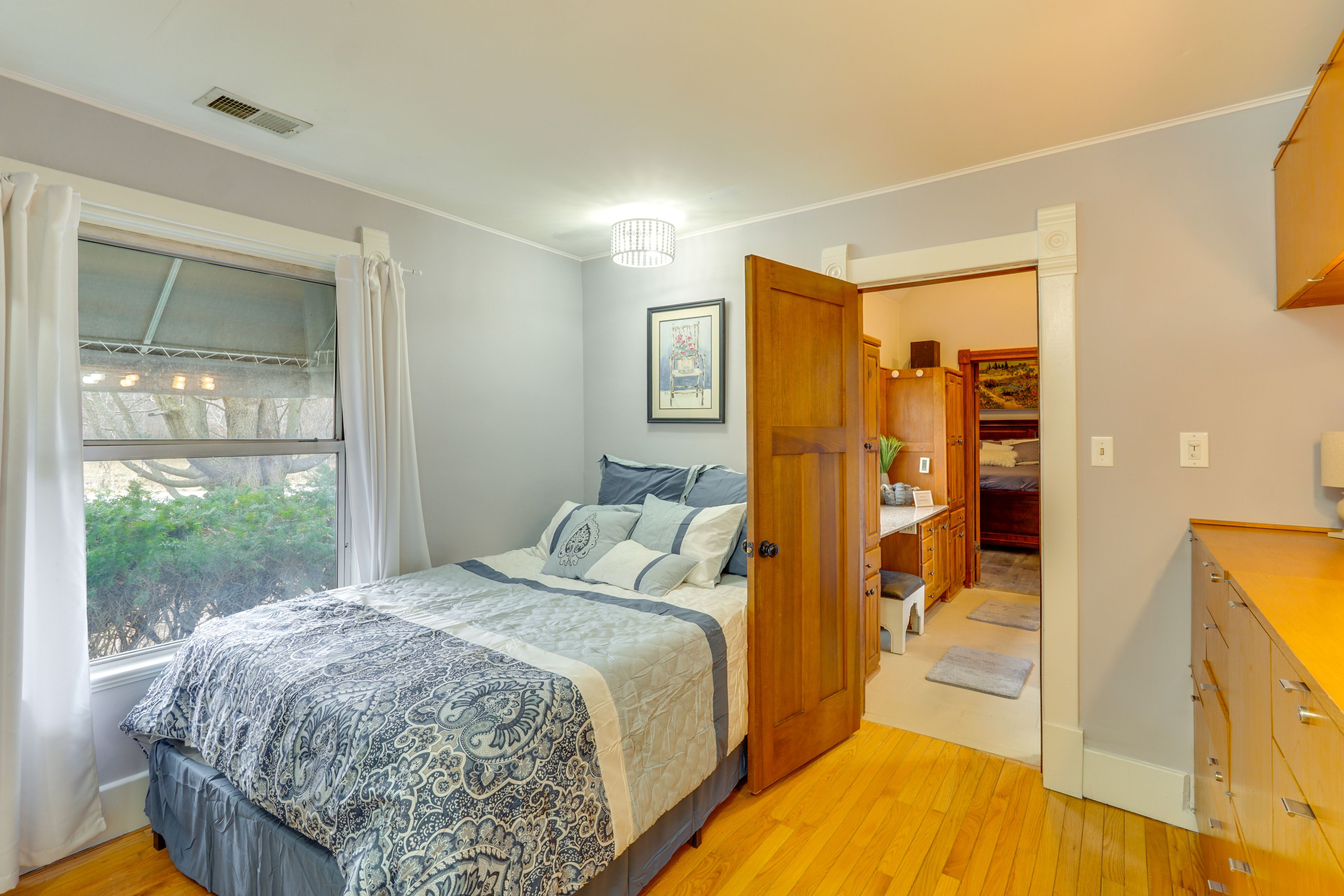 Bedroom 1 | Queen Bed | Linens