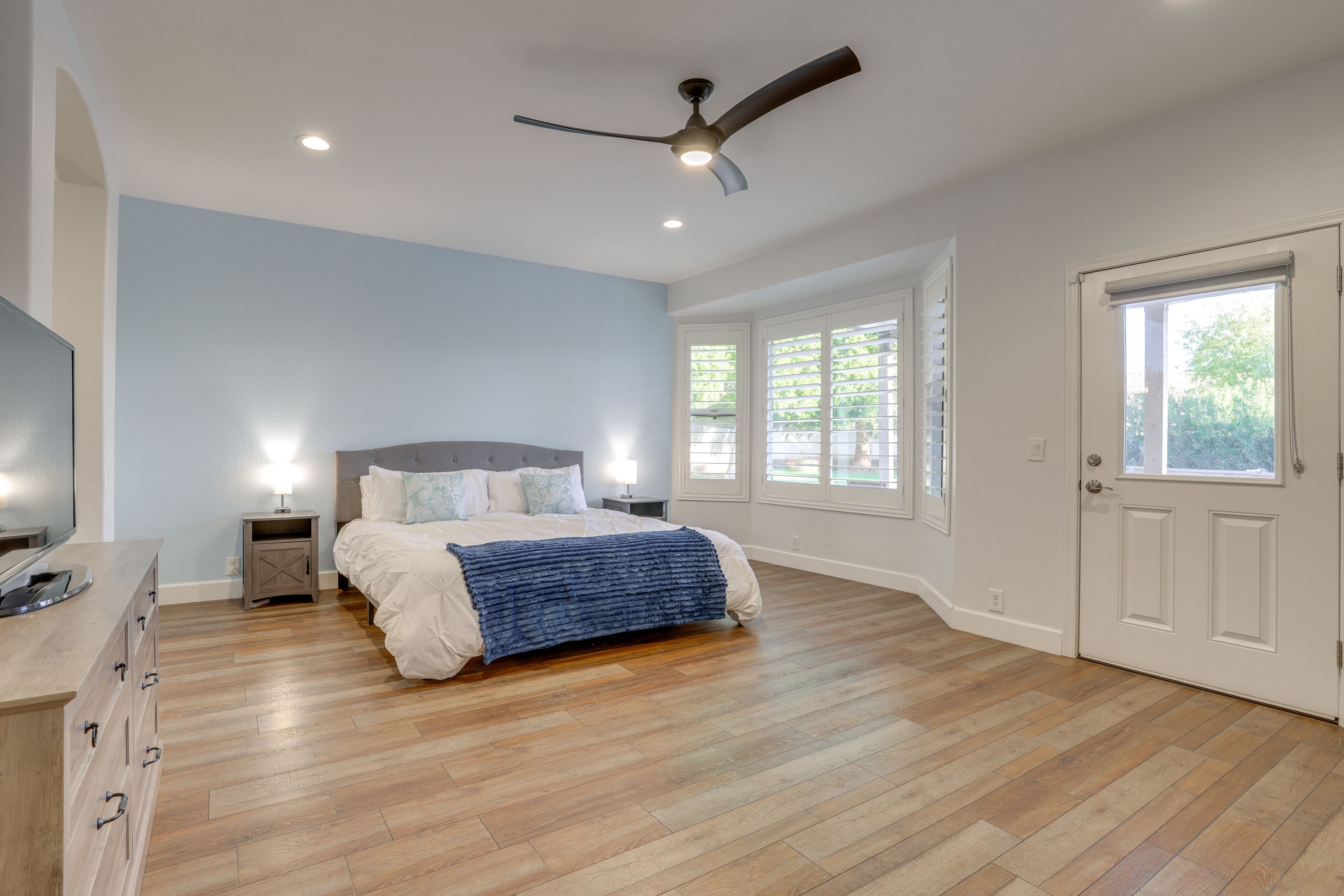 Bedroom 1 | 1st Floor | King Bed | Smart TV | Linens Provided