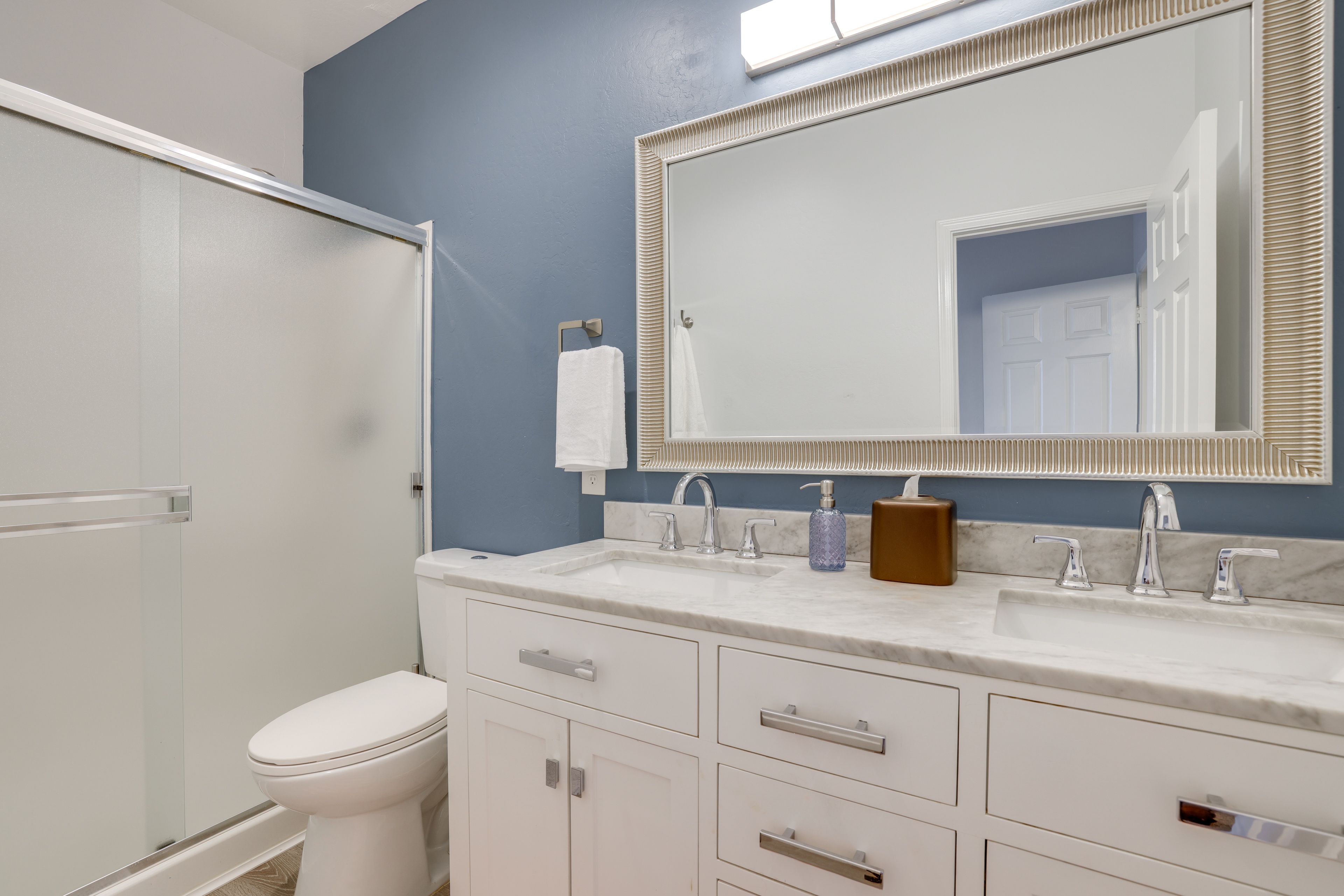 Full Bathroom | 2nd Floor