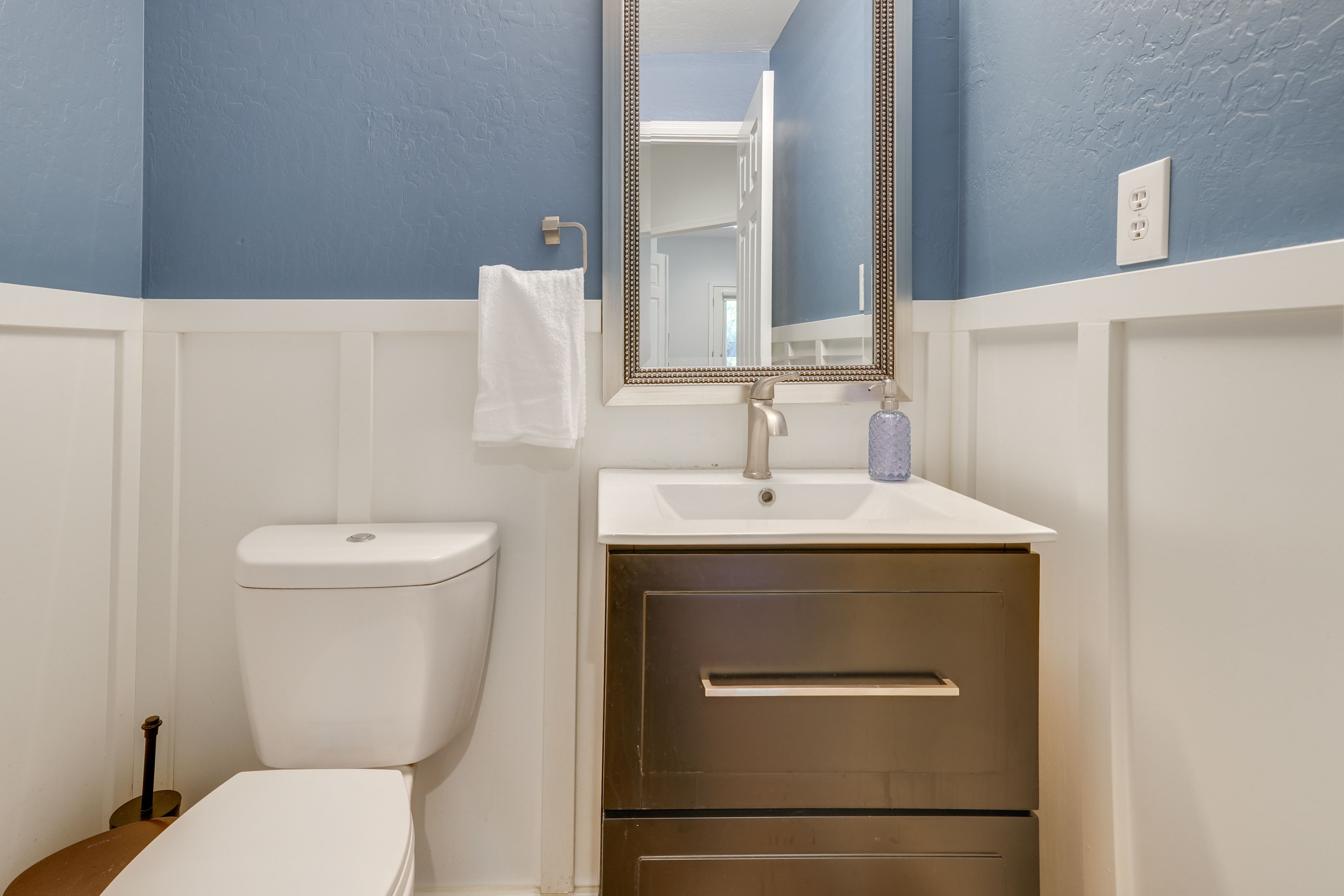 Half Bathroom | 1st Floor