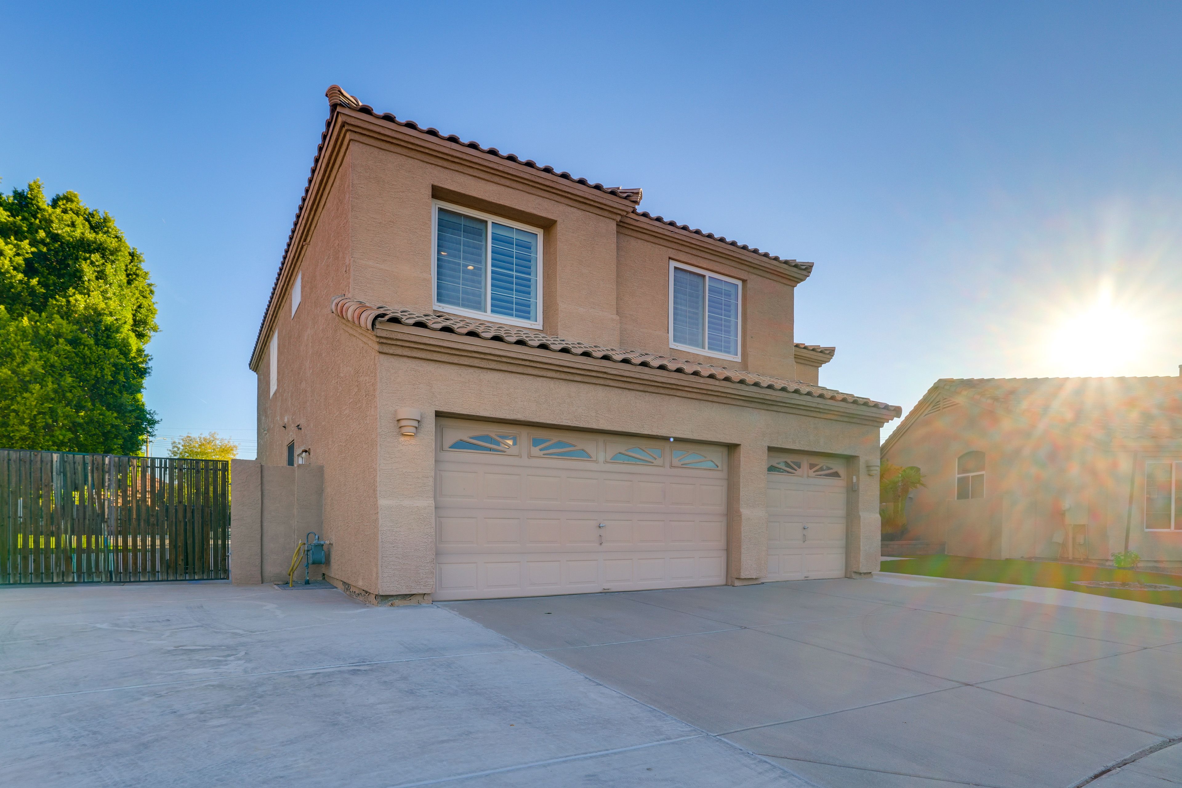 Parking | Garage (3 Vehicles) | Driveway (4 Vehicles)