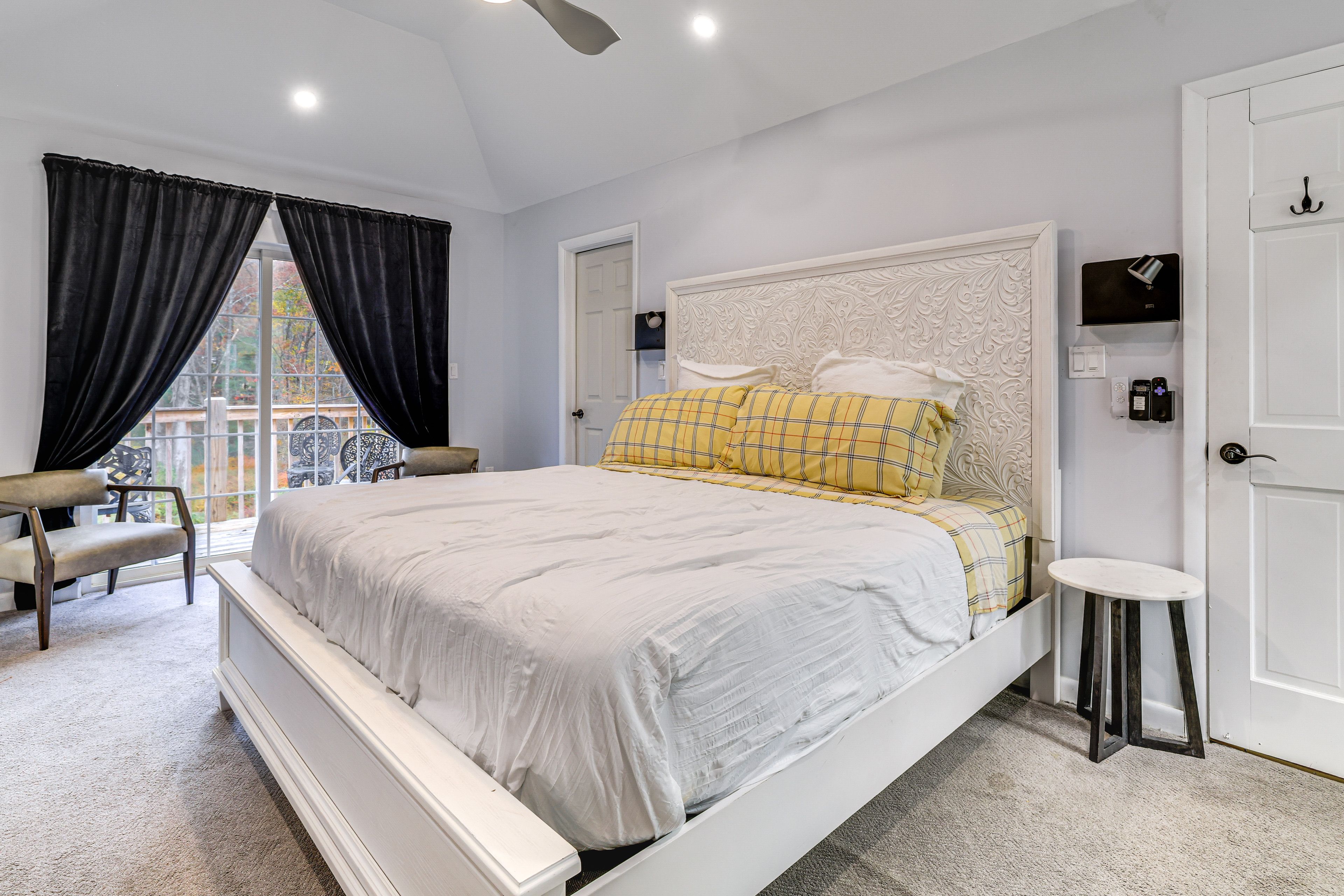 Bedroom 1 | 2nd Floor | King Bed | Smart TV