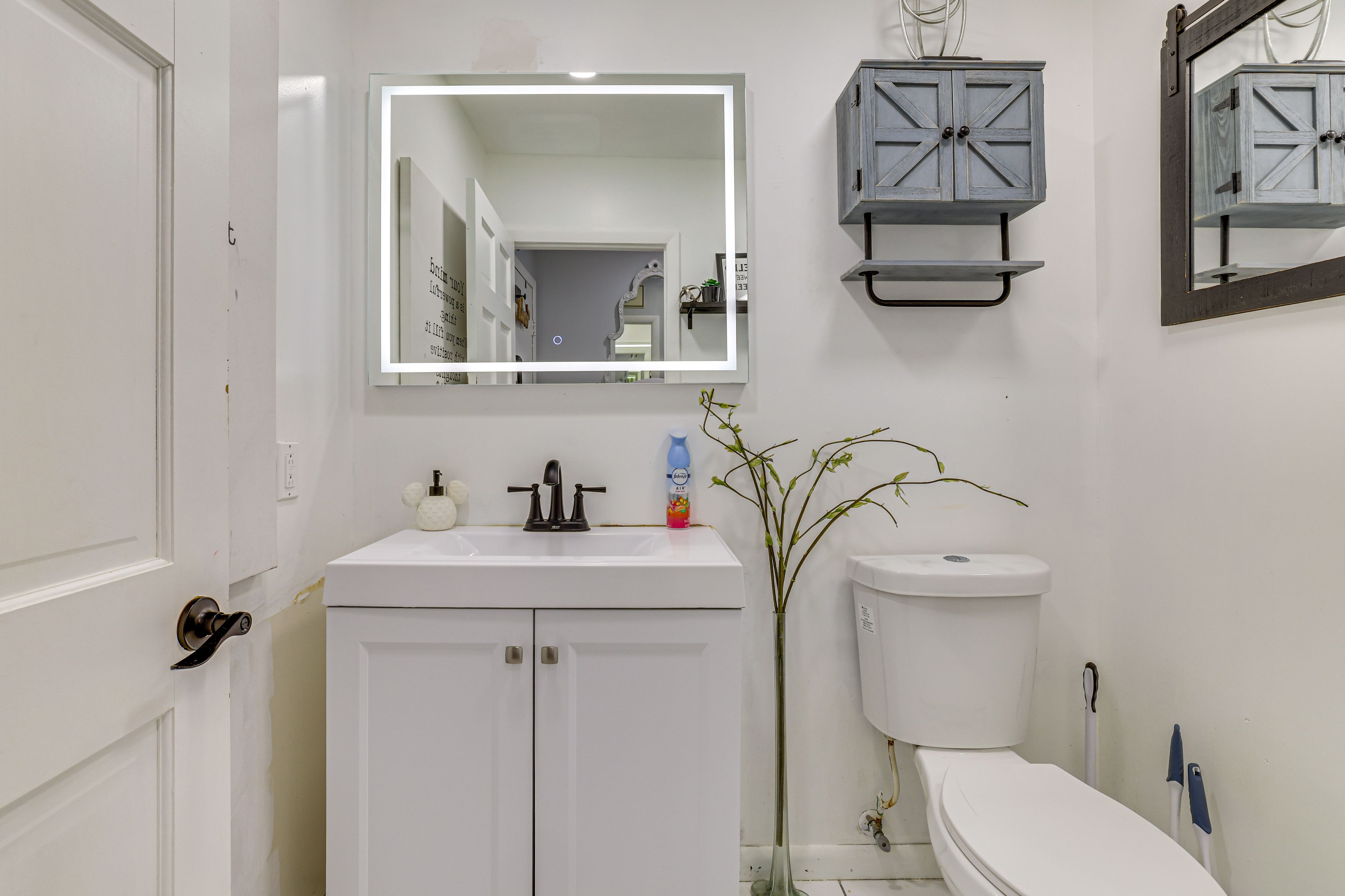 Half Bathroom | 1st Floor