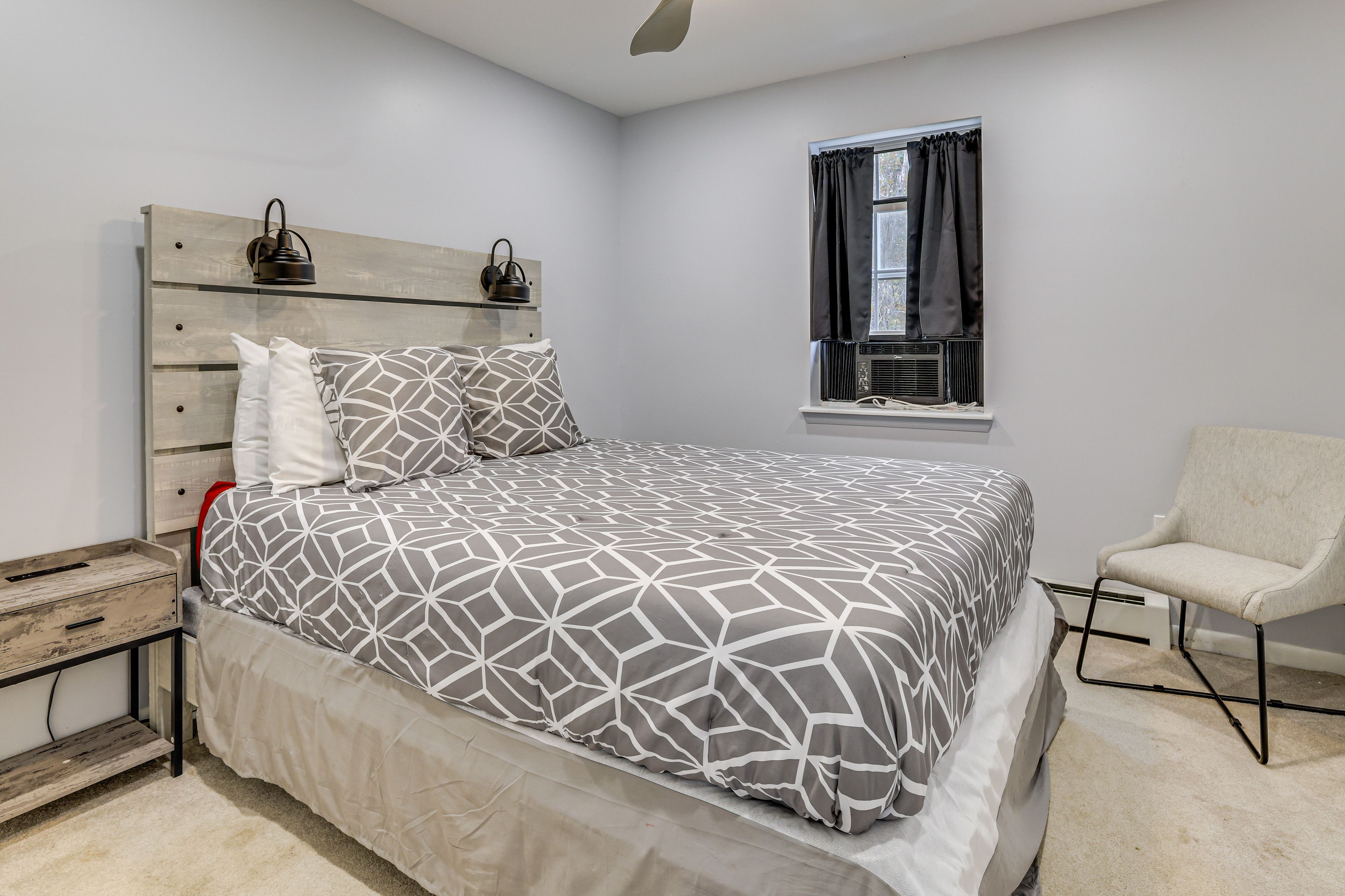 Bedroom 3 | 2nd Floor | Queen Bed