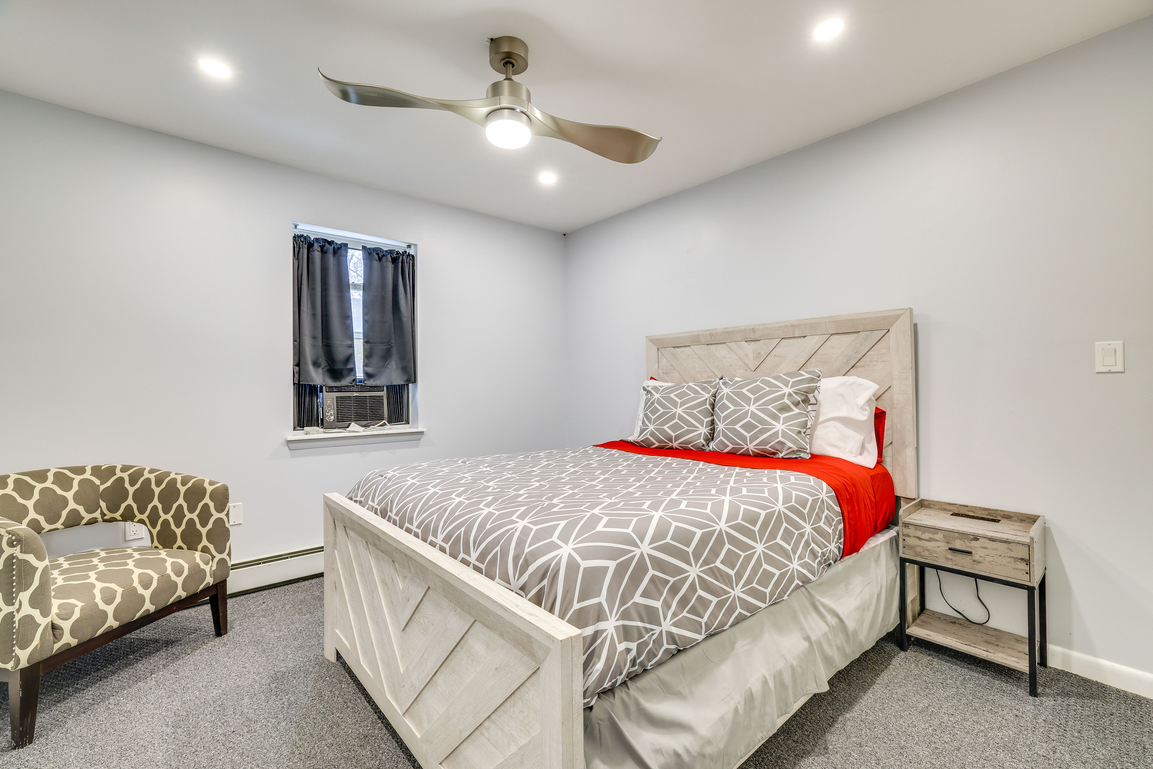 Bedroom 2 | 2nd Floor | Queen Bed | Smart TV