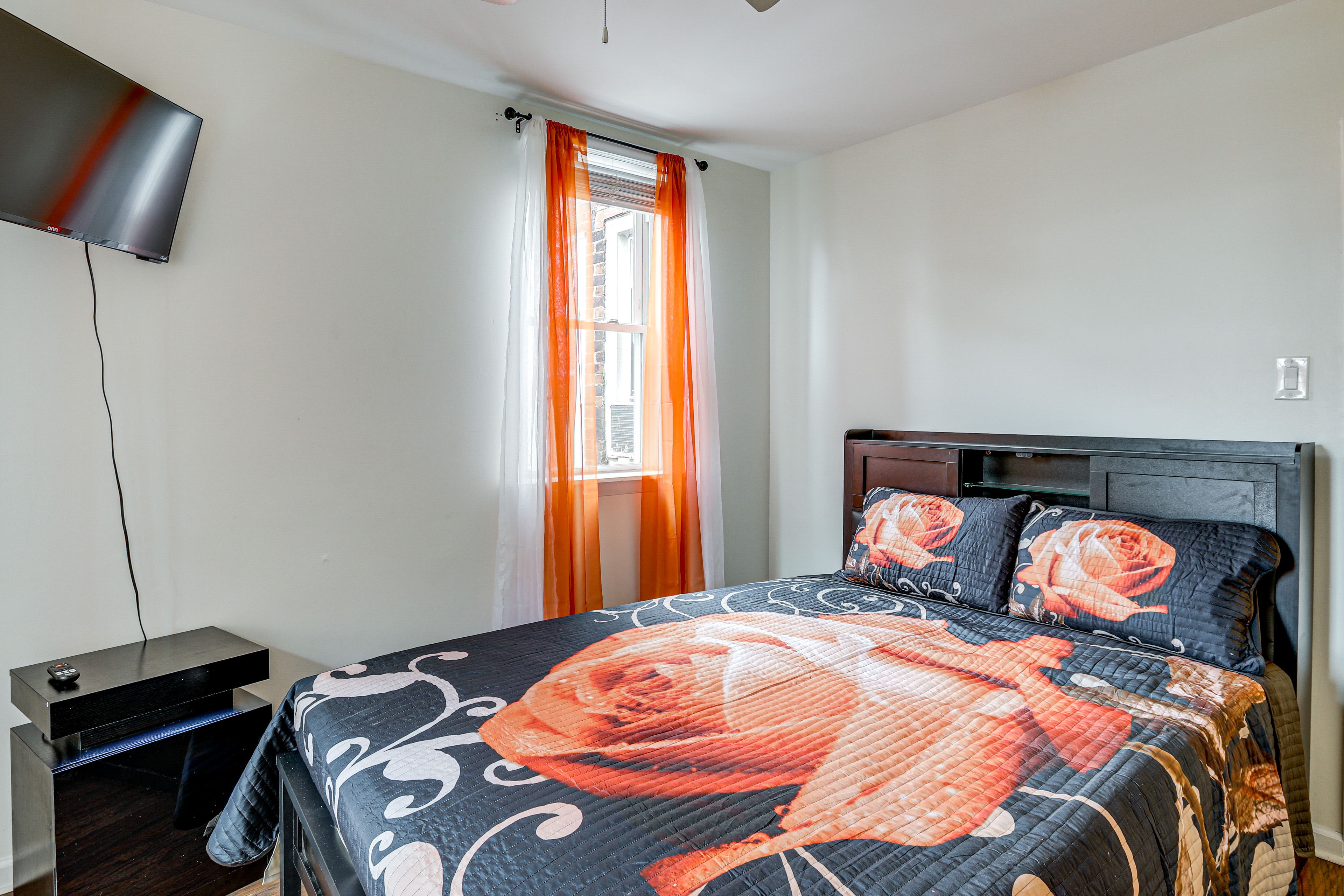 Bedroom 1 | Queen Bed | Upper Floor