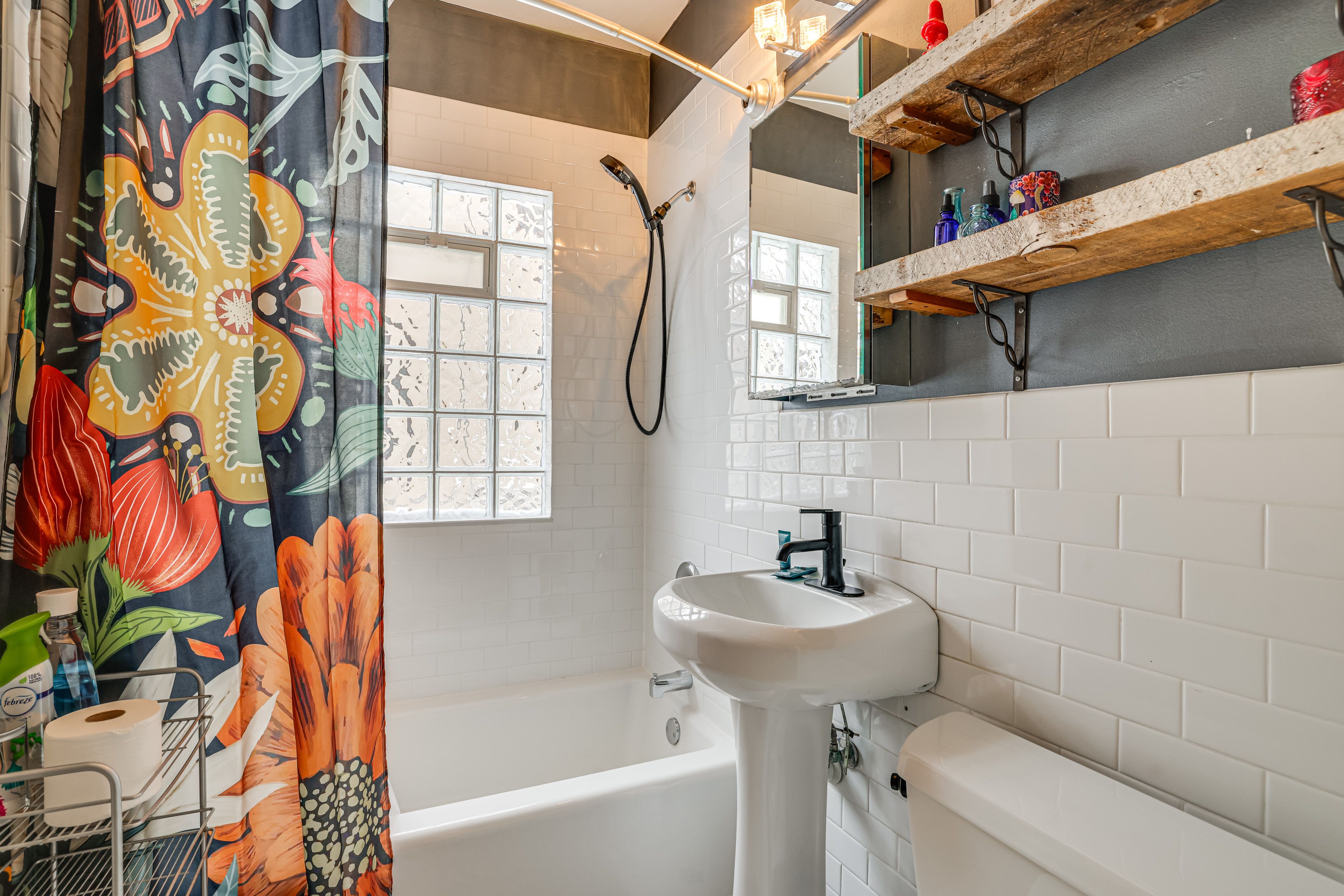 Full Bathroom | 1st Floor