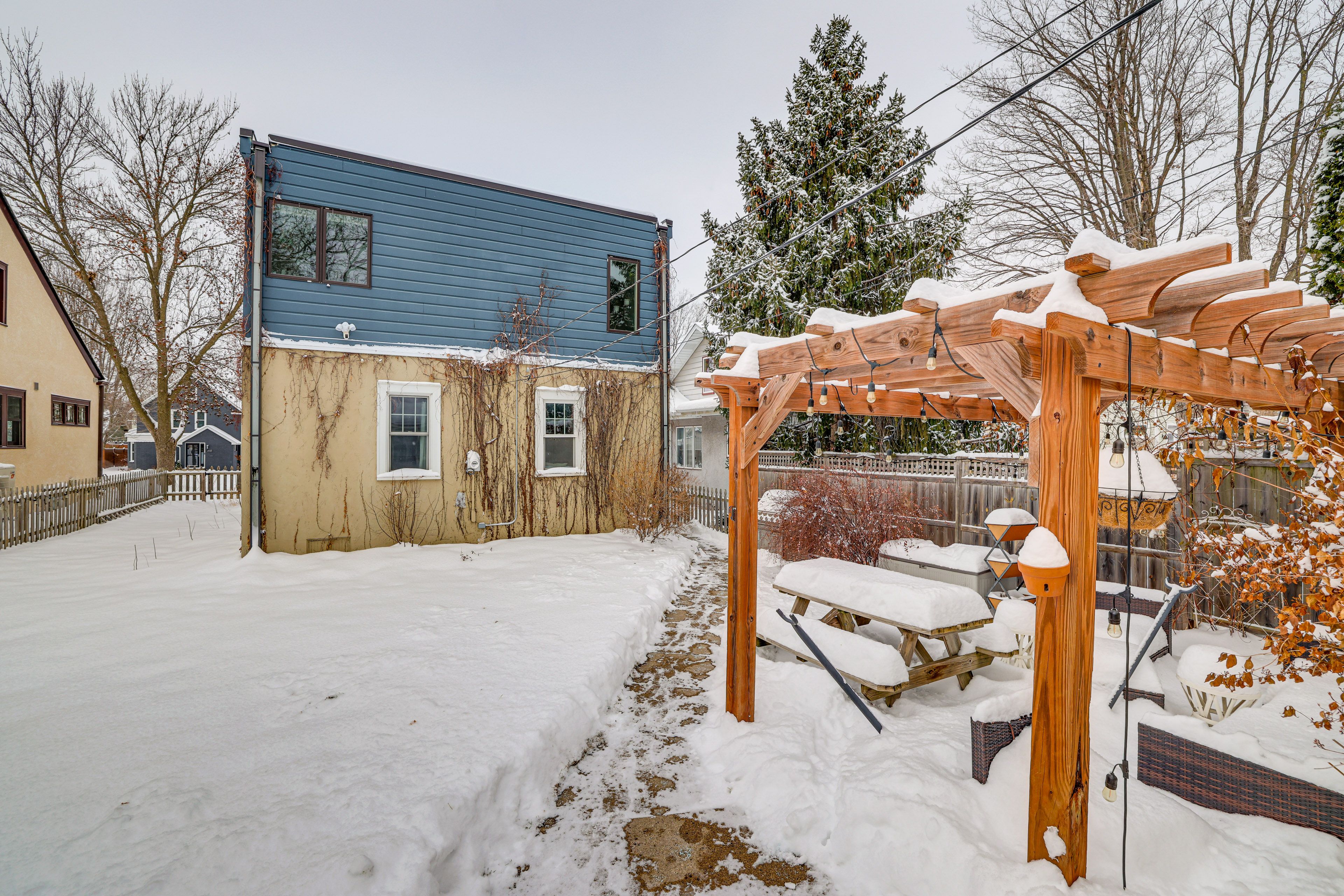 House Exterior | Seasonal Patio | Gas Grill | Fire Pit | Fenced Yard