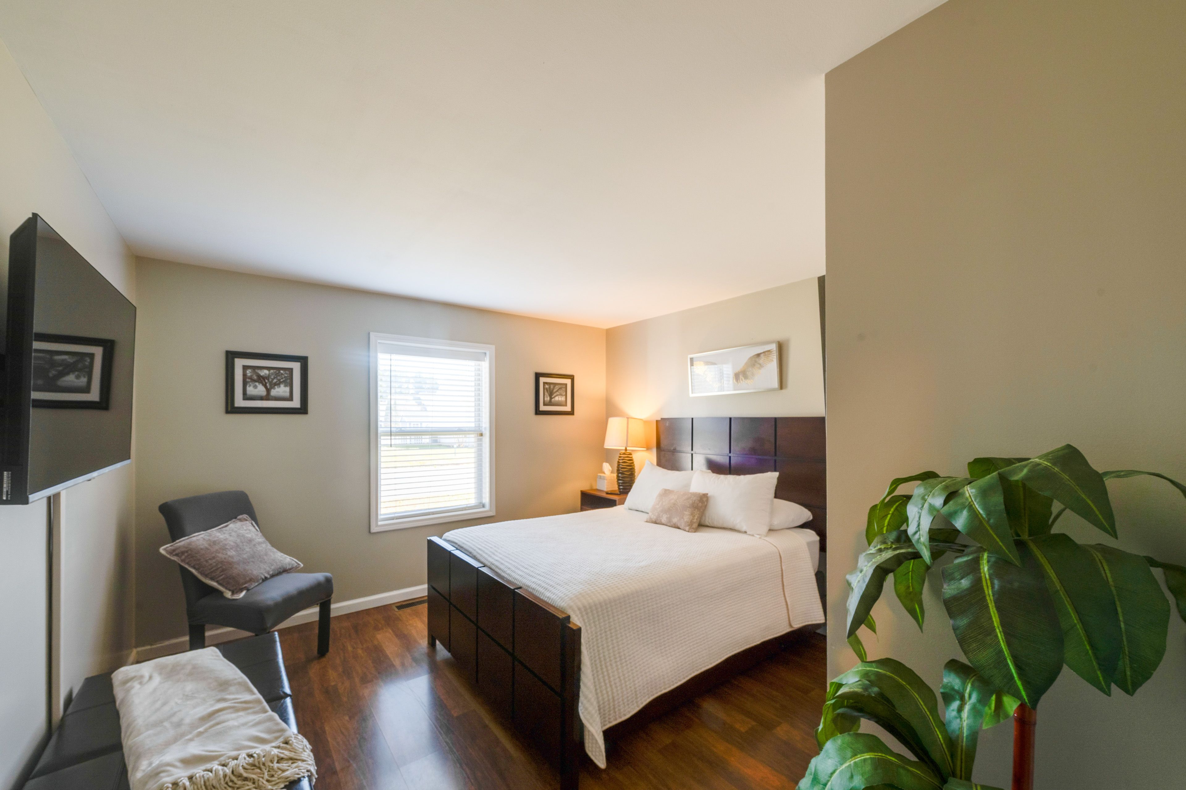 Bedroom 2 | Queen Bed