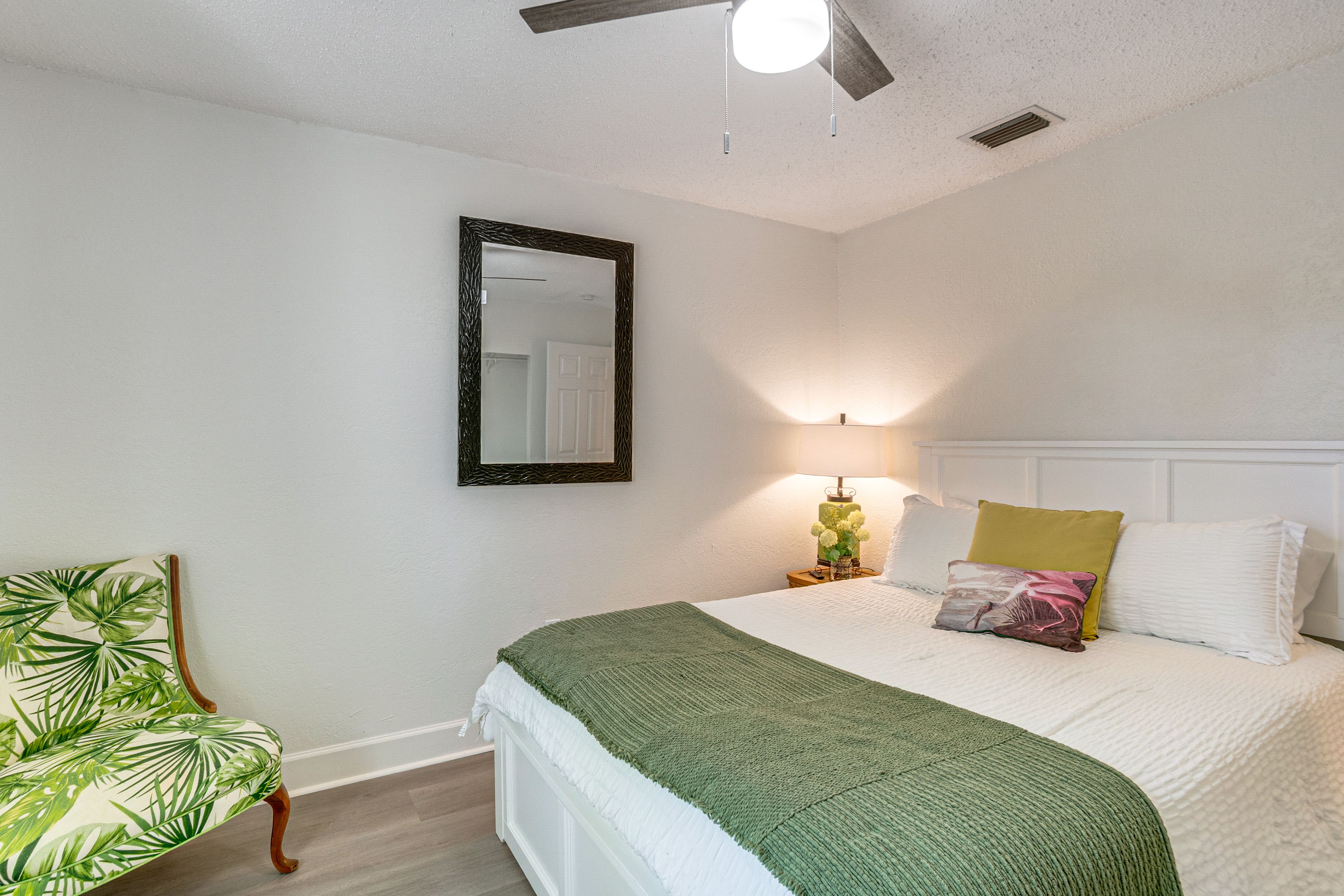 Bedroom 2 | Queen Bed