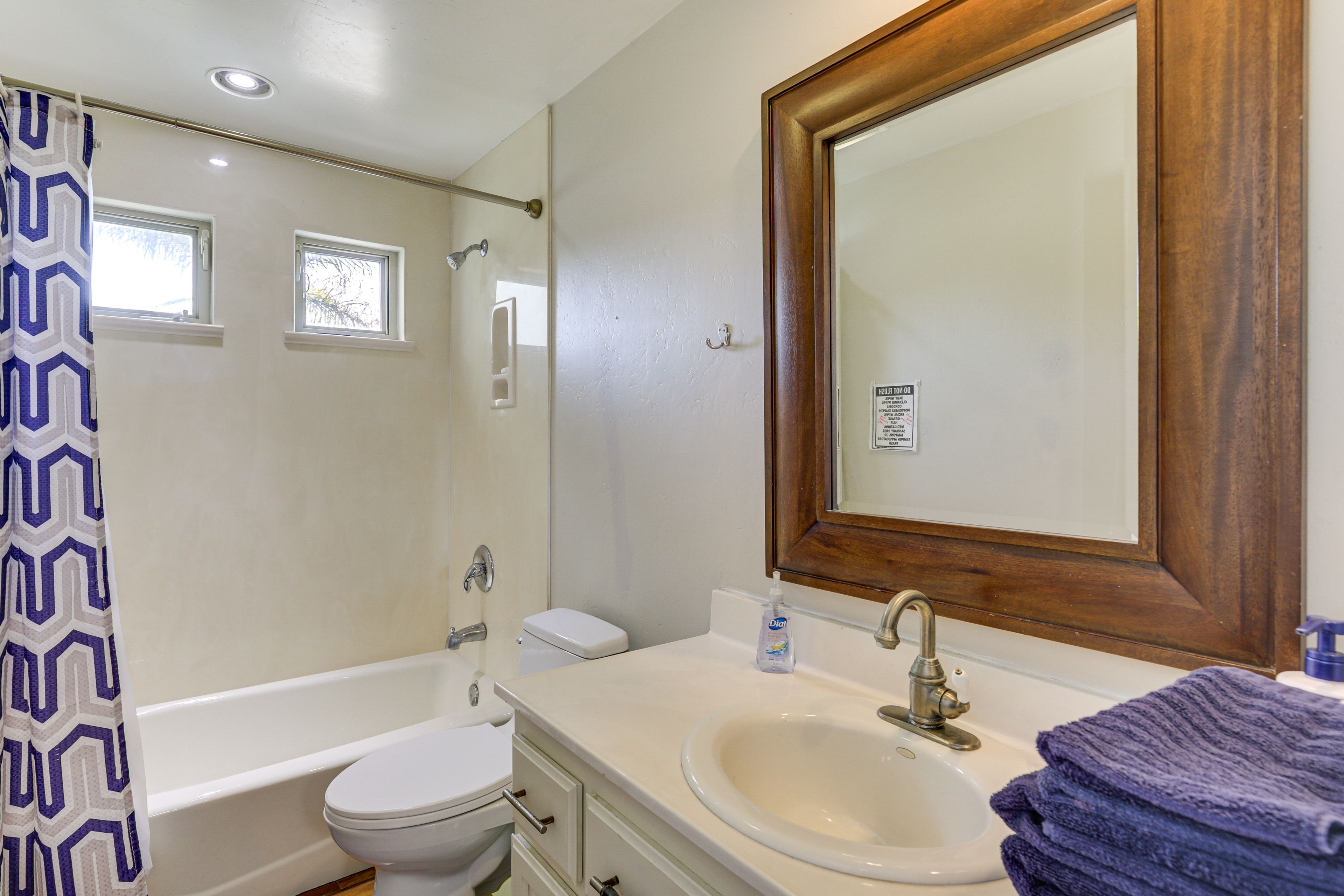 Full Bathroom | 2nd Floor