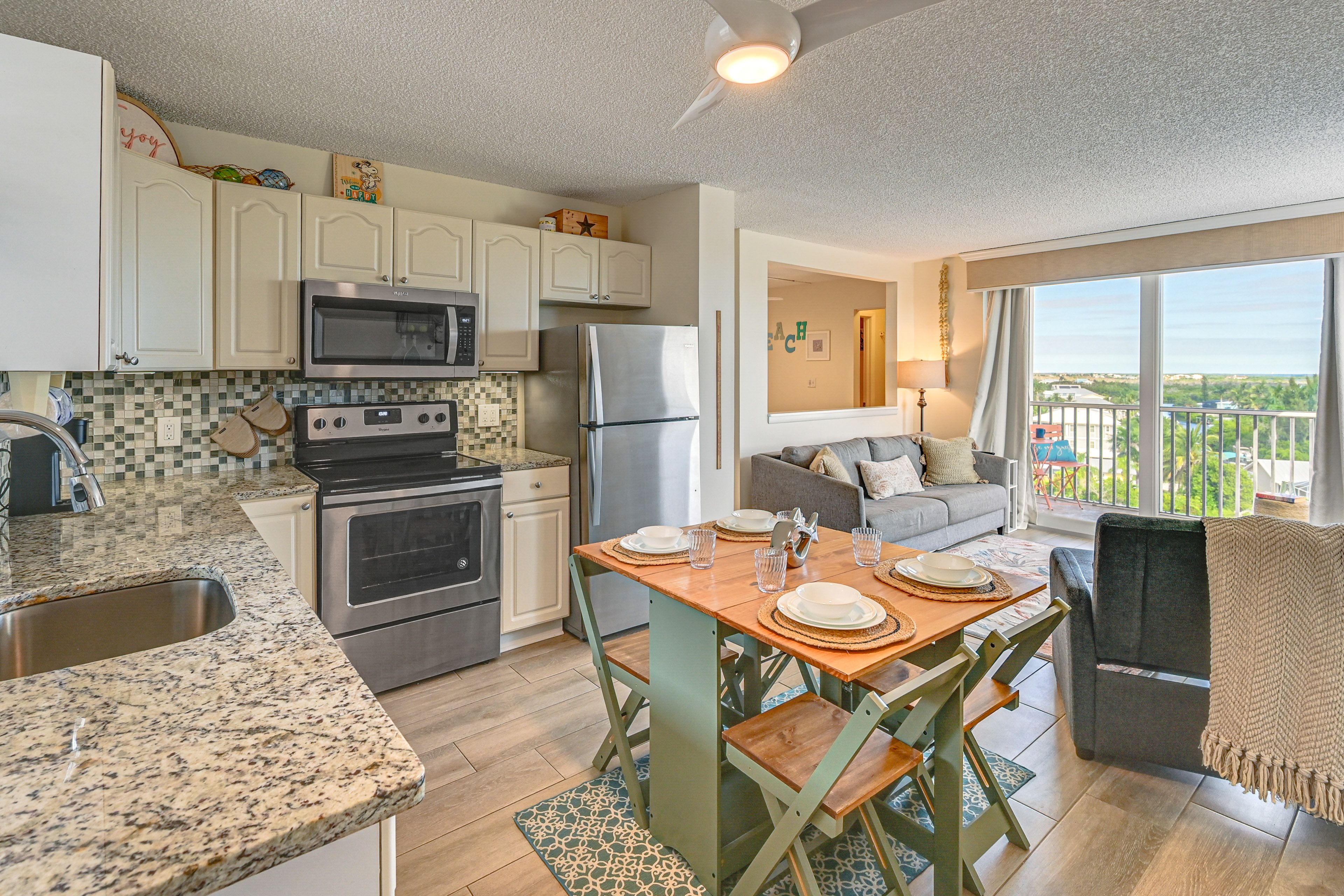 Kitchen | Dishware/Flatware | Dishwasher | Blender | Toaster