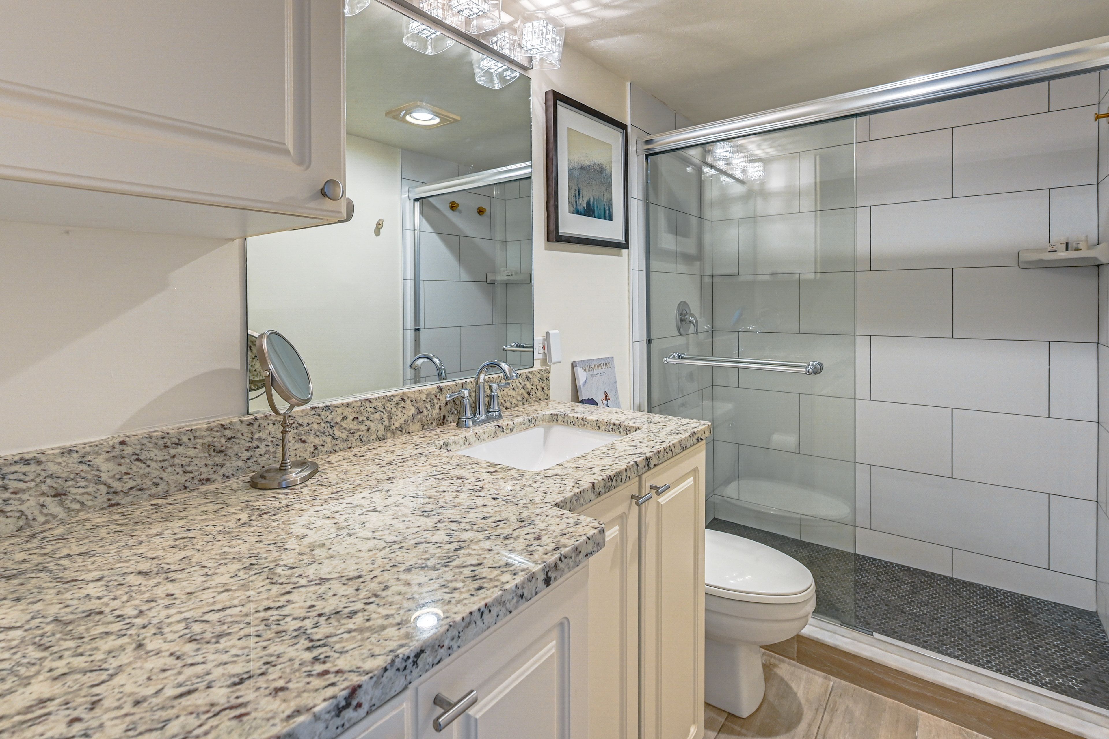 Full Bathroom | Towels Provided | Complimentary Toiletries