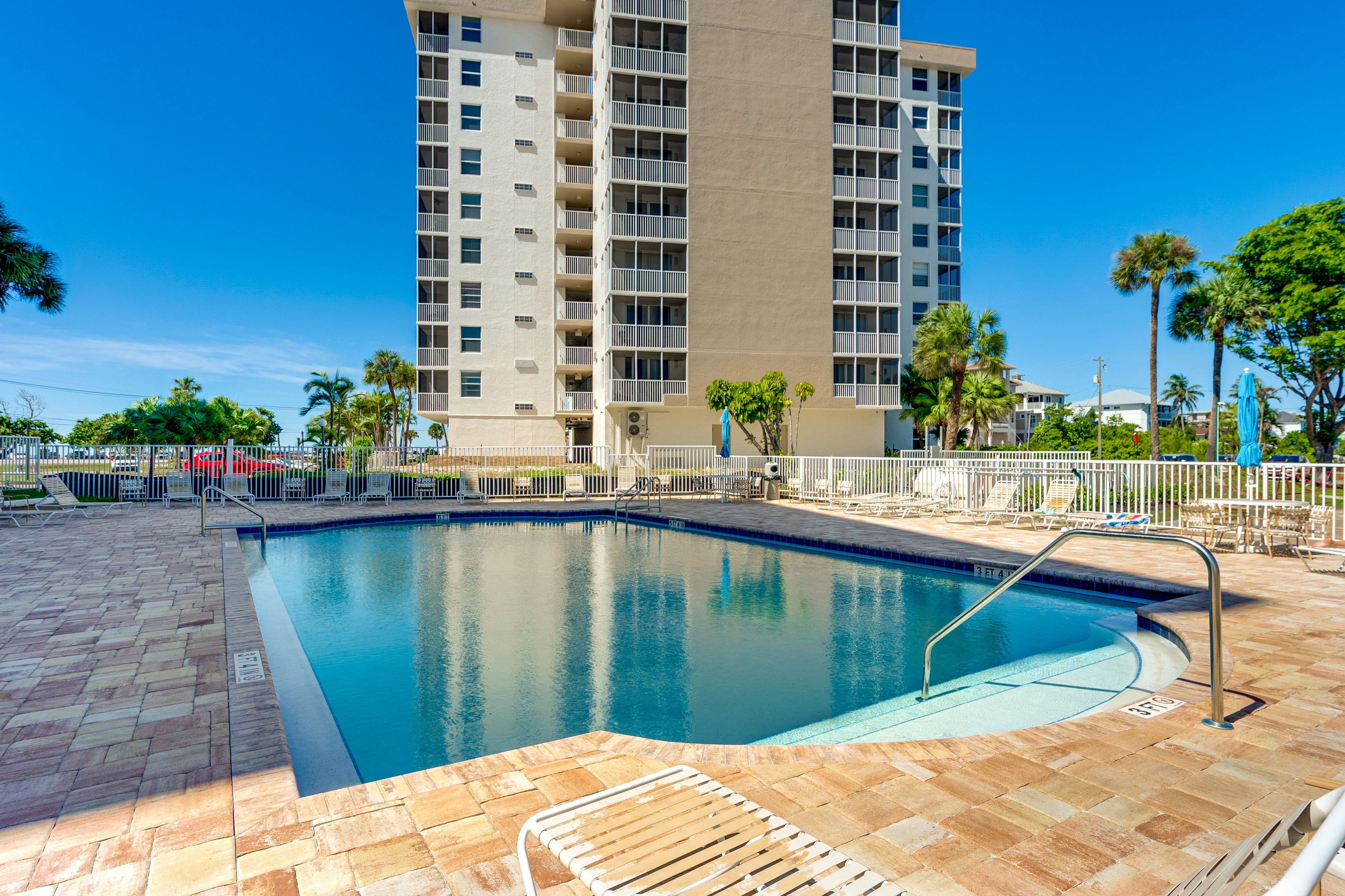 Bonita Beach & Tennis Club | 2 Heated Community Pools | Dipping Pool